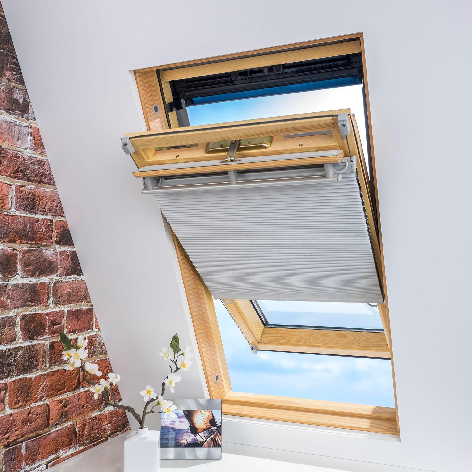 Liedeco Dachfensterplissee »Universal Dachfenster-Plissee«, verdunkelnd, energiesparend, ohne Bohren, verspannt, Fixmaß