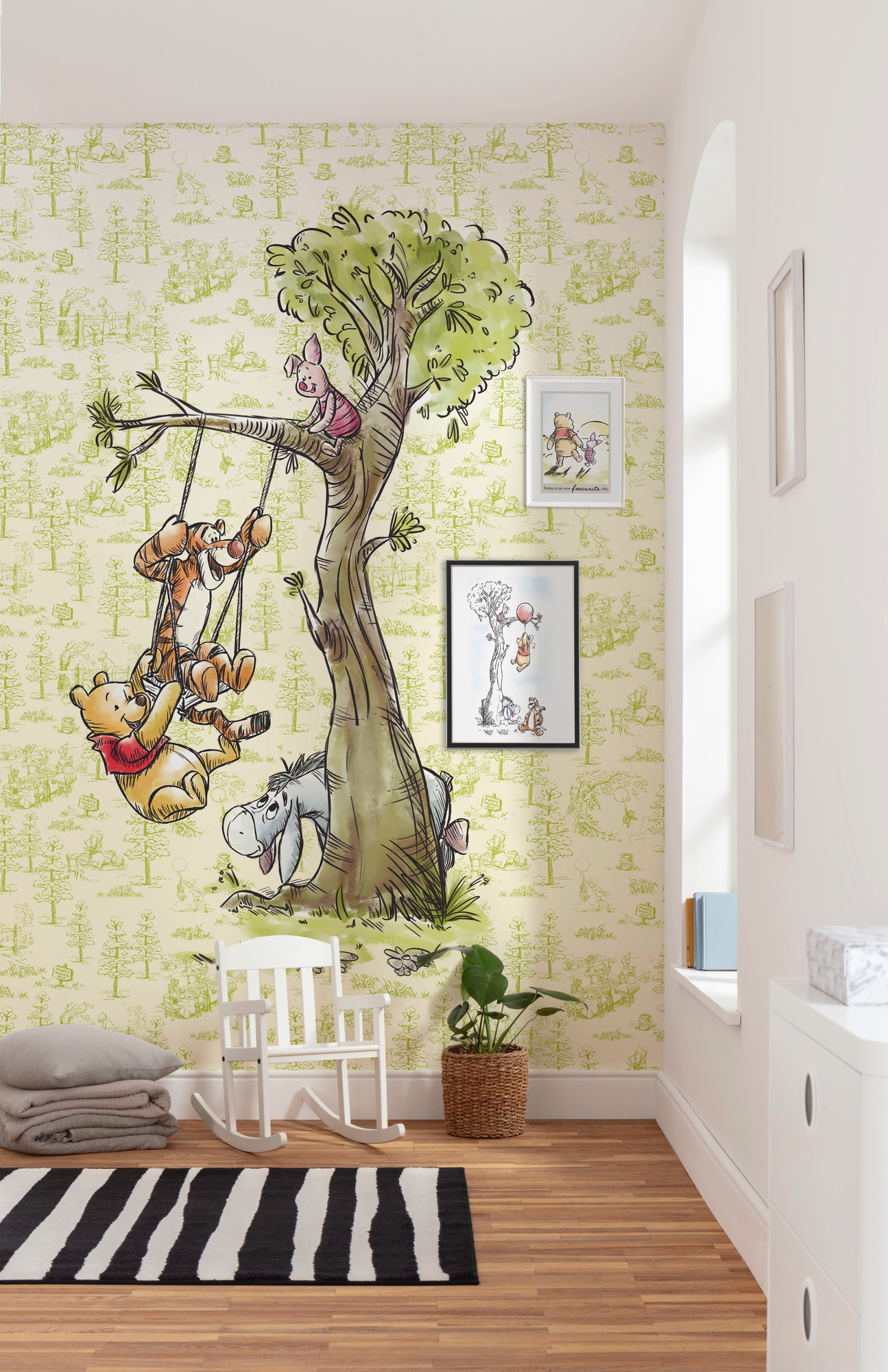 Komar Vliestapete »Digitaldruck Vlies -  Winnie the Pooh in the Wood - Größe 200 x 280 cm« bedruckt glatt Kinderzimmer