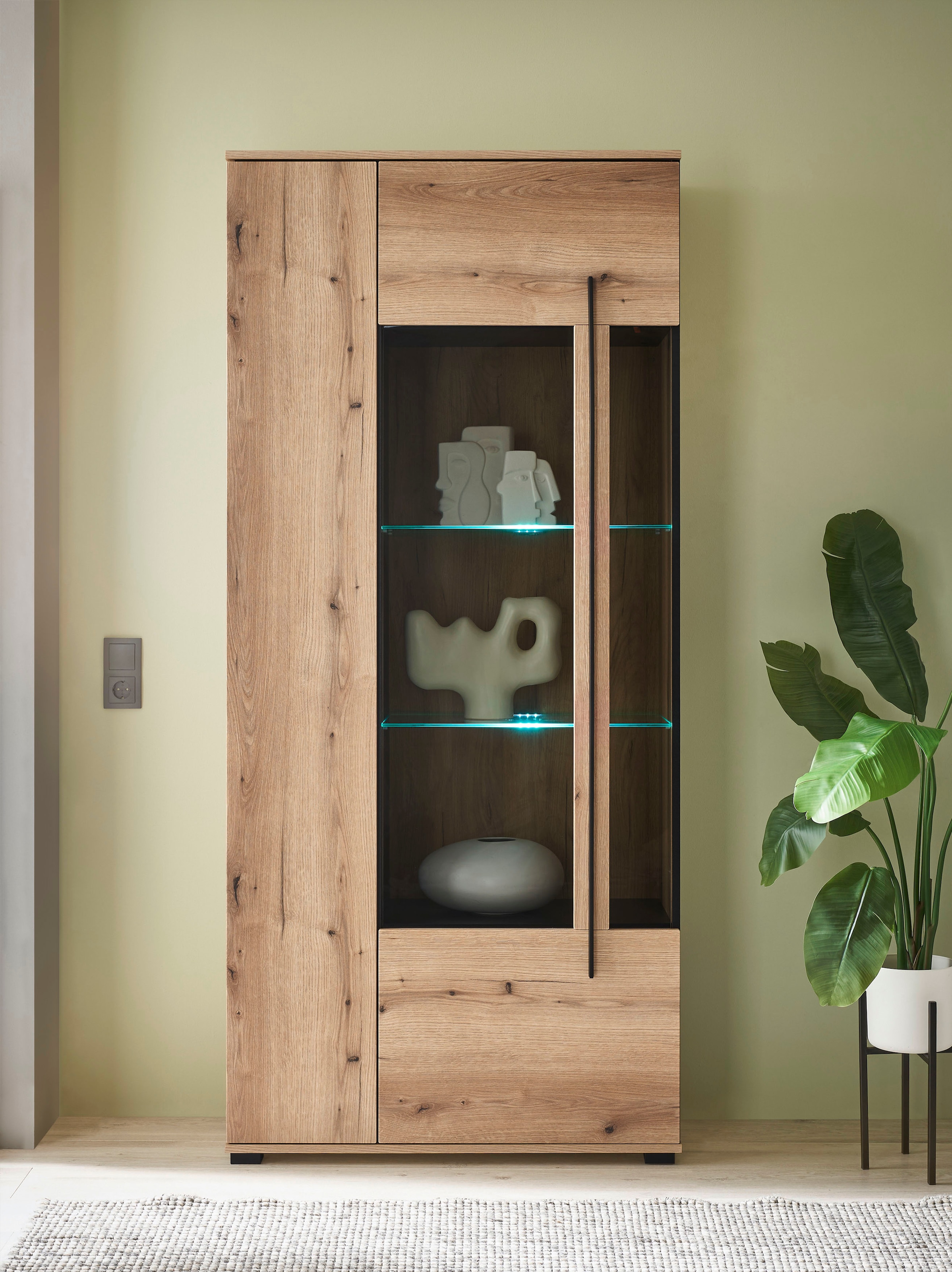 Home affaire Vitrine »Cantara, Vitrinenschrank in Eiche Evoke oder weiß, Standvitrine« schwarzer Stangengriff, ausreichend Stauraum, vielseitig einsetzbar