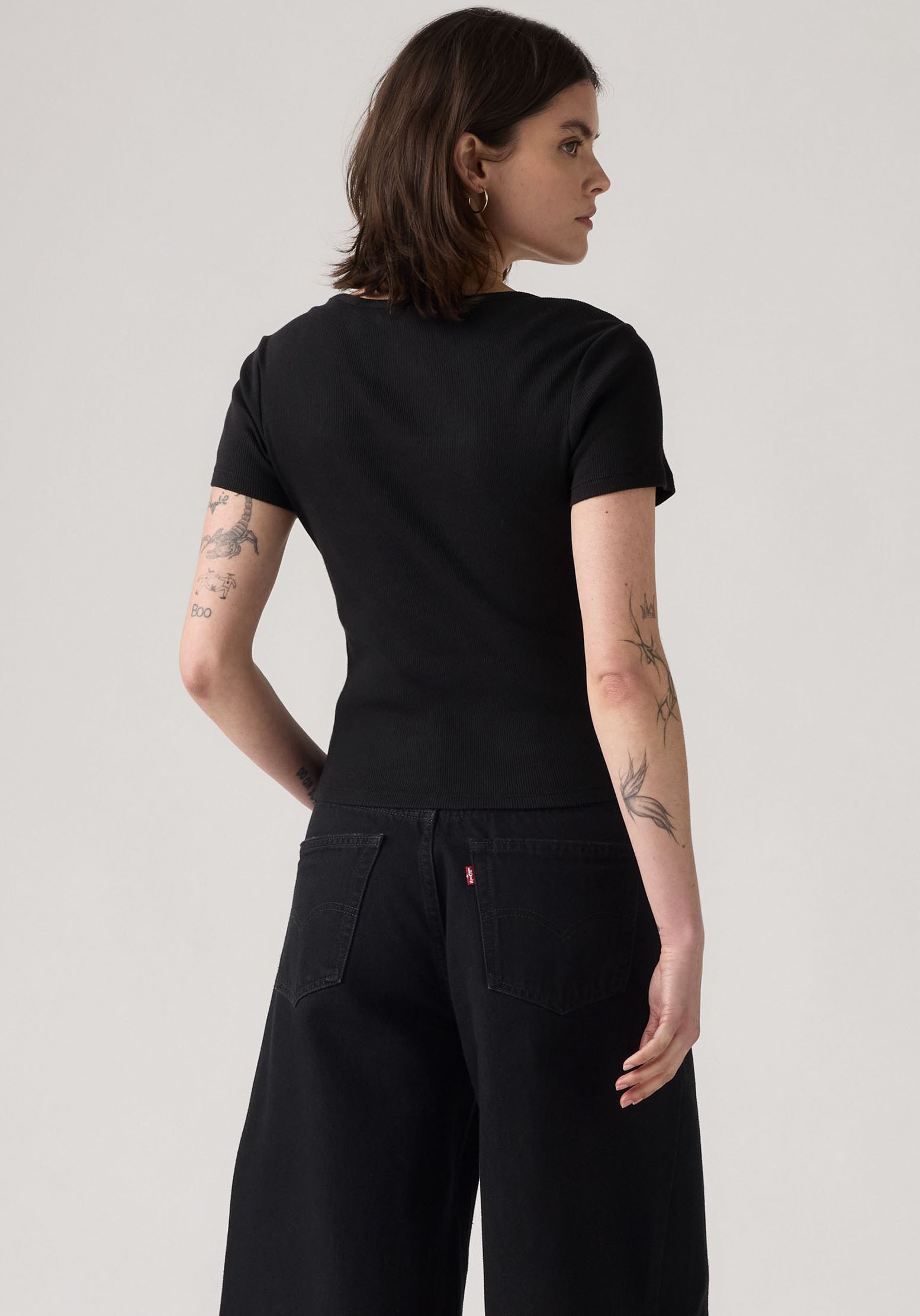 Levi's® T-Shirt »ESSENTIAL SQRD NE«, Feinrippqualität