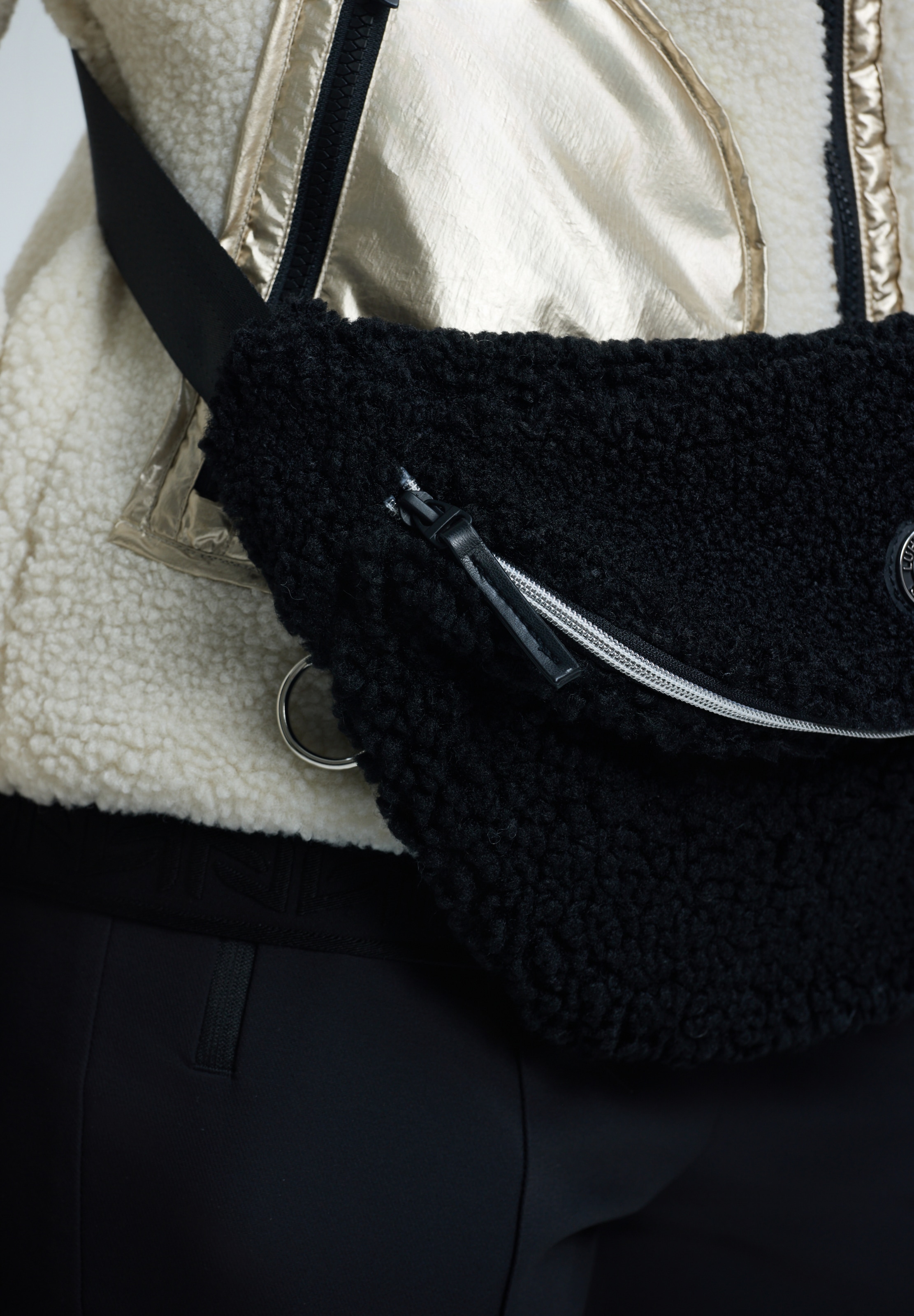 Luhta Bauchtasche »LUHTA OHENSAARI« für Erwachsene, mit Reißverschluss, mit weichem Teddyfell