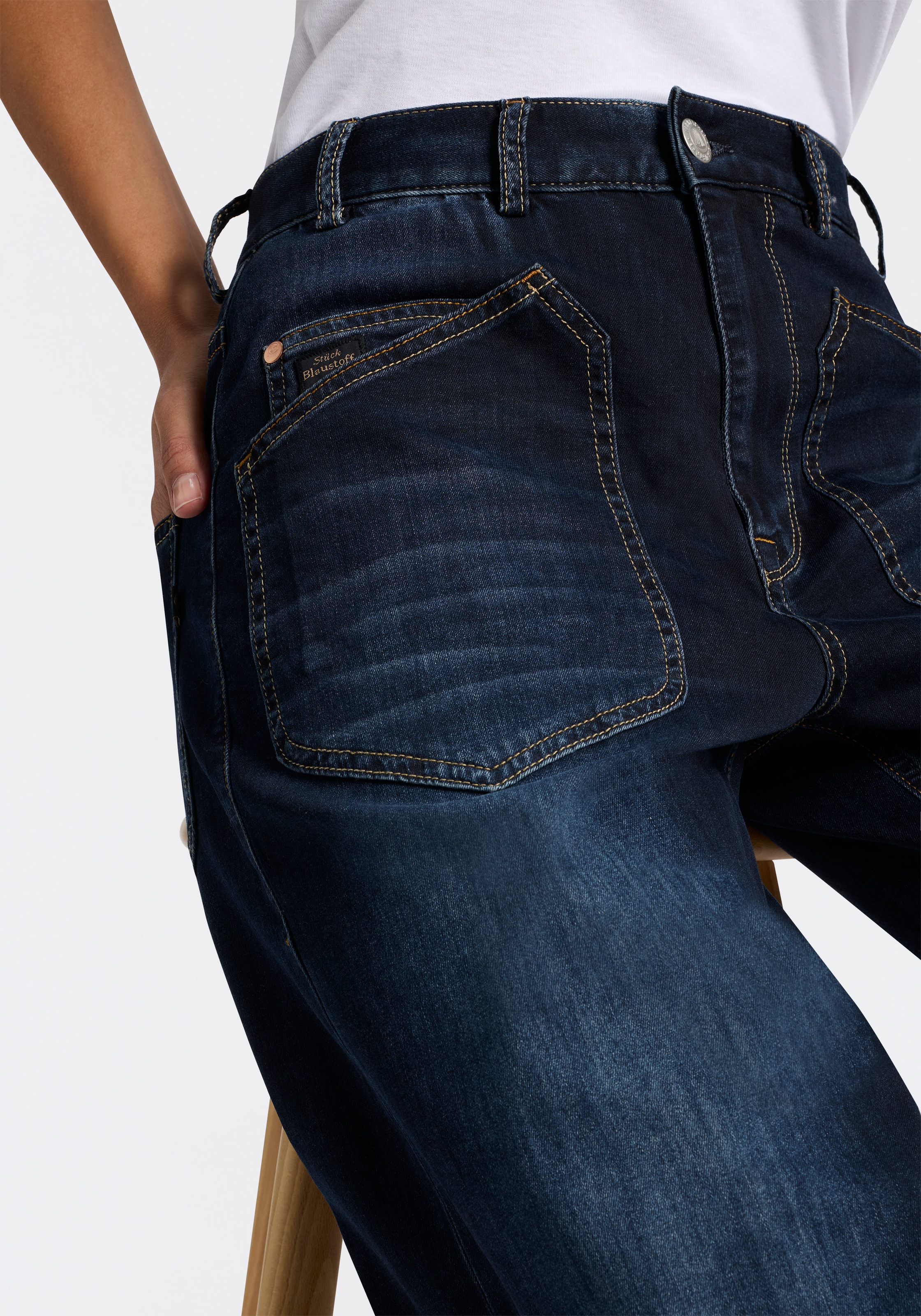 Herrlicher Loose-fit-Jeans »Meryll Denim Light« O-Shape mit aufgesetzten Taschen