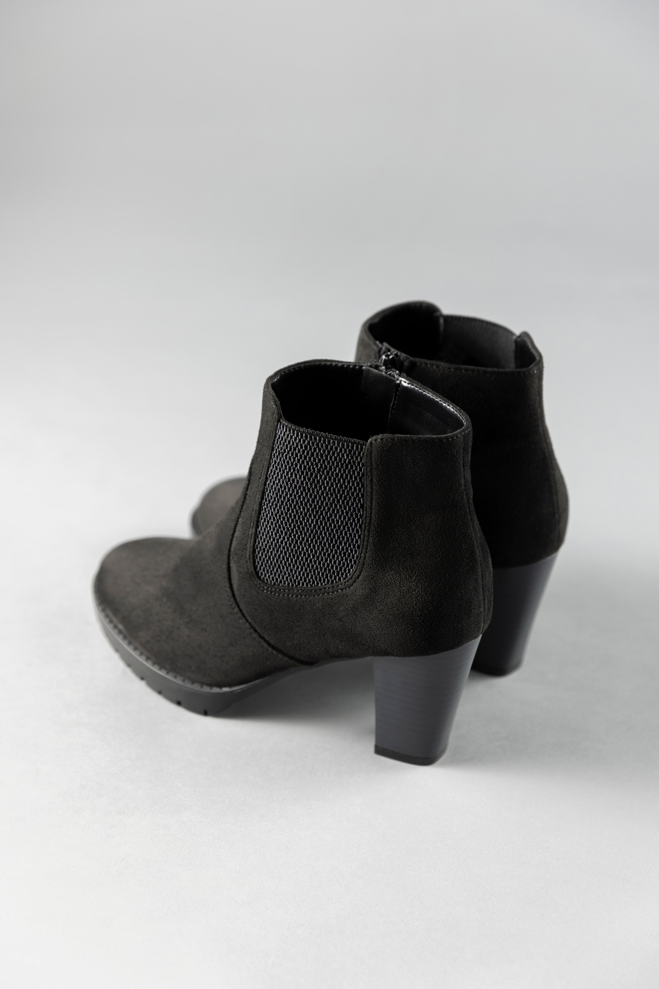 Aniston SHOES Stiefelette, mit seitlichem Stretcheinsatz