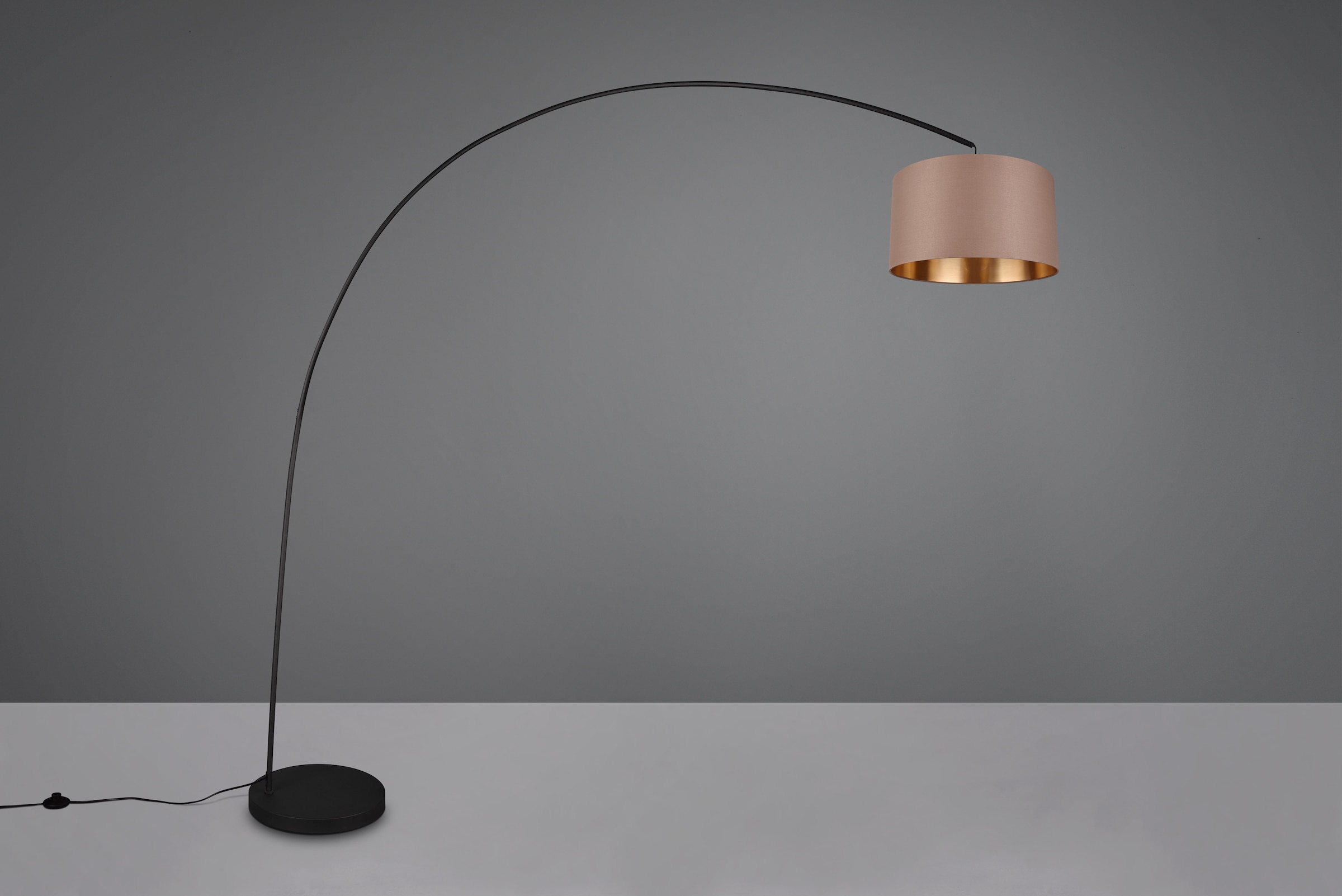 TRIO Leuchten Stehlampe »MANSUR, Bogenlampe mit Stoffschirm, exkl. 1x E27 max 60W, Fußschalter« E27 1 Stk. warmweiß - kaltweiß Bogenleuchte Wohnzimmer, Auslage 2m, Höhe 210cm, Schirm taupe/gold