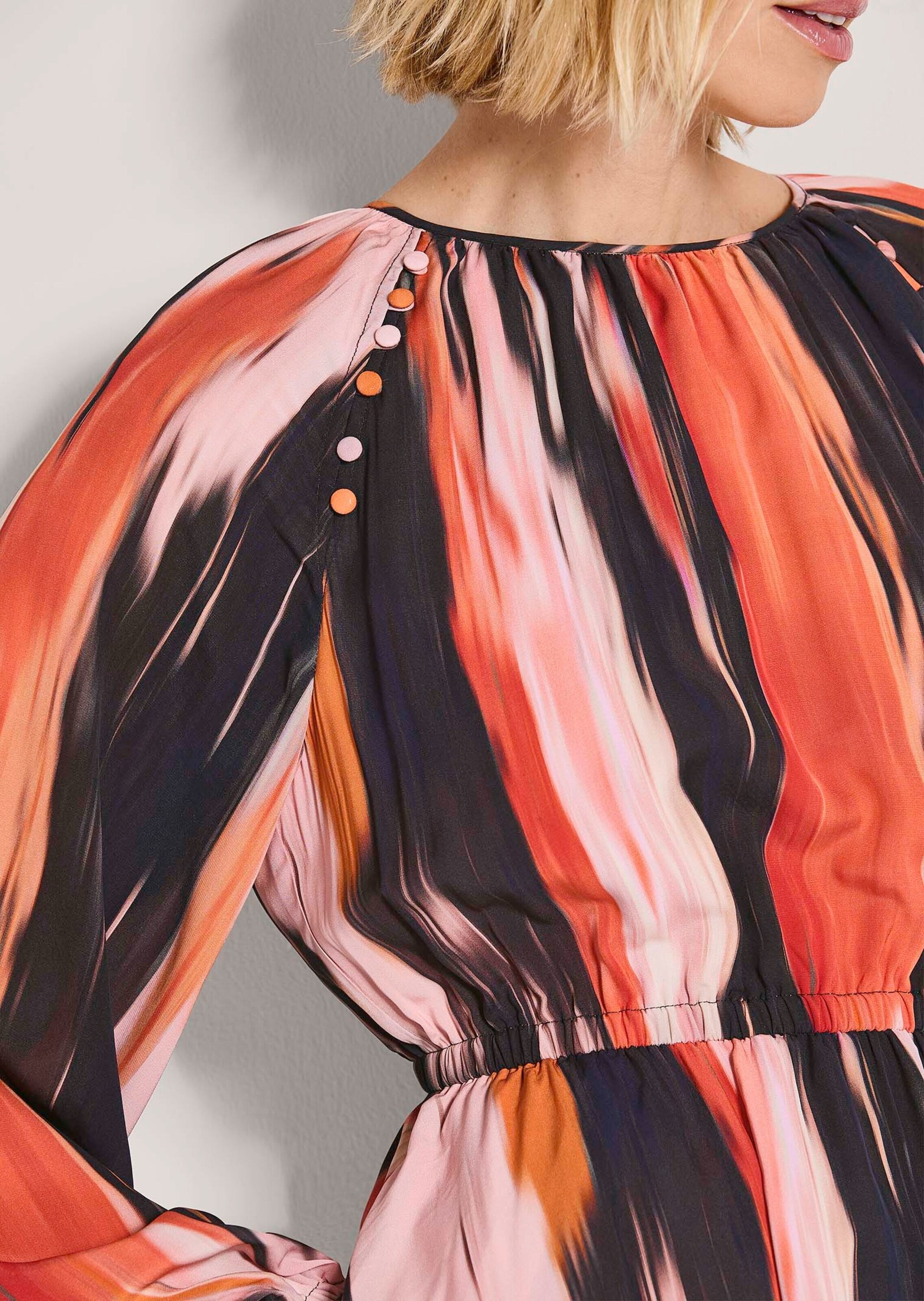 MADELEINE Midikleid »Midikleid Viskosekleid mit Streifenmuster« Nahttasche Abstrakte Streifenoptik