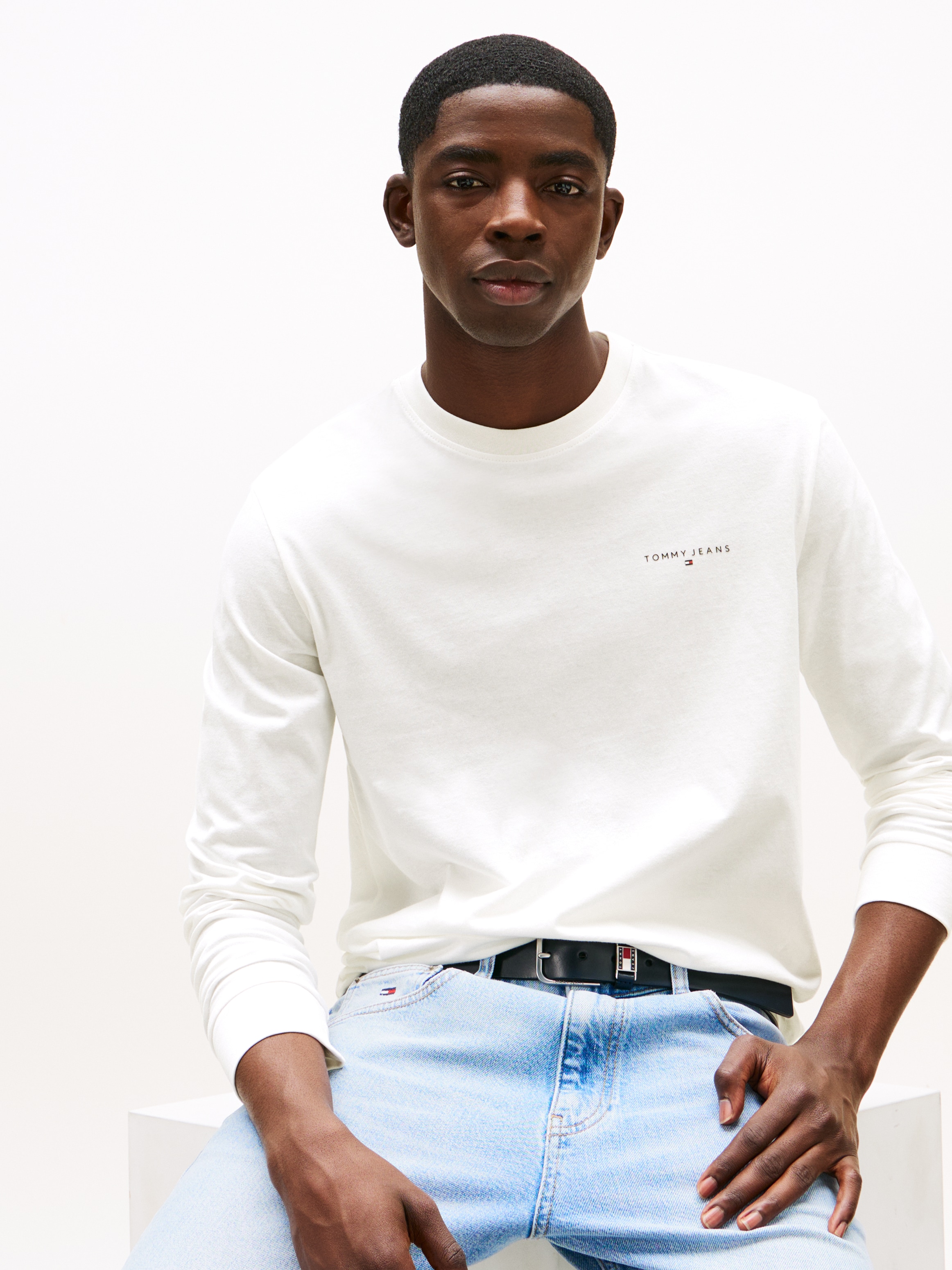 Tommy Jeans Langarmshirt »TJM SLIM CHEST LINEAR LS TEE EXT« Mit Rundhalsausschnitt