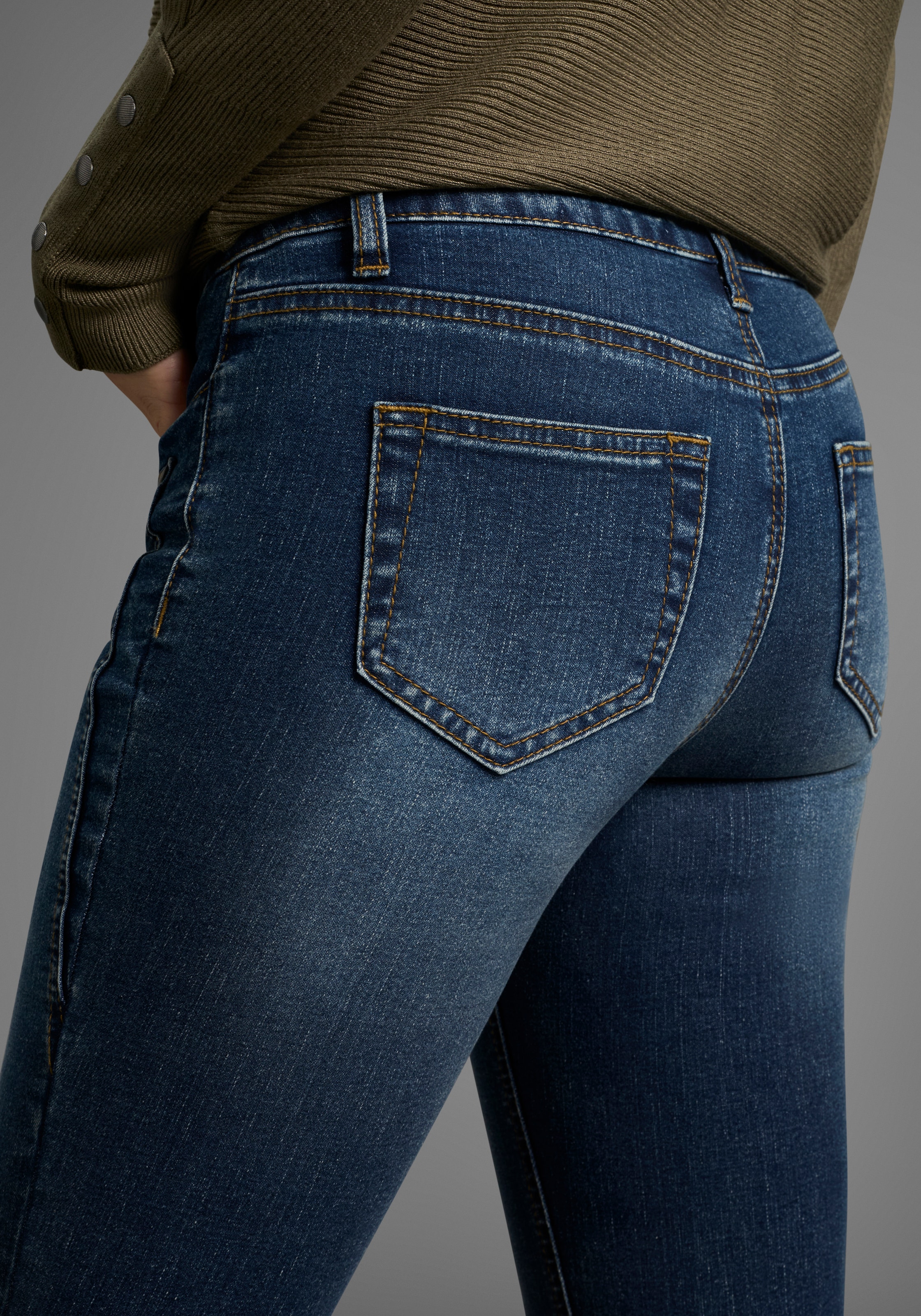 Arizona Comfort-fit-Jeans »mit Keileinsätzen« niedrige Leibhöhe