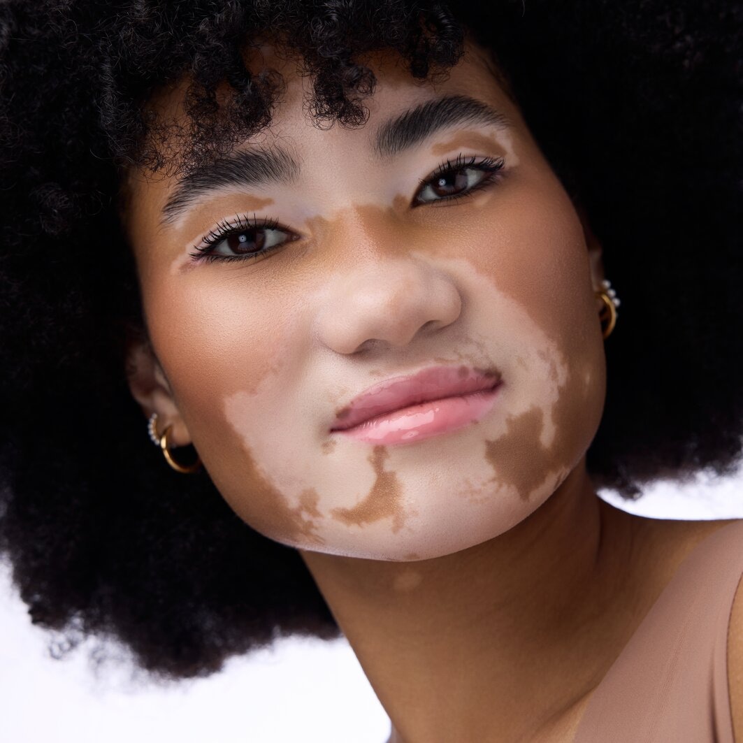 Catrice Lippenbalsam »Butter Drippin' Glossy Lip Balm« Dezenter Farbakzent, geschmeidig, hochglänzend, spendet Feuchtigkeit.