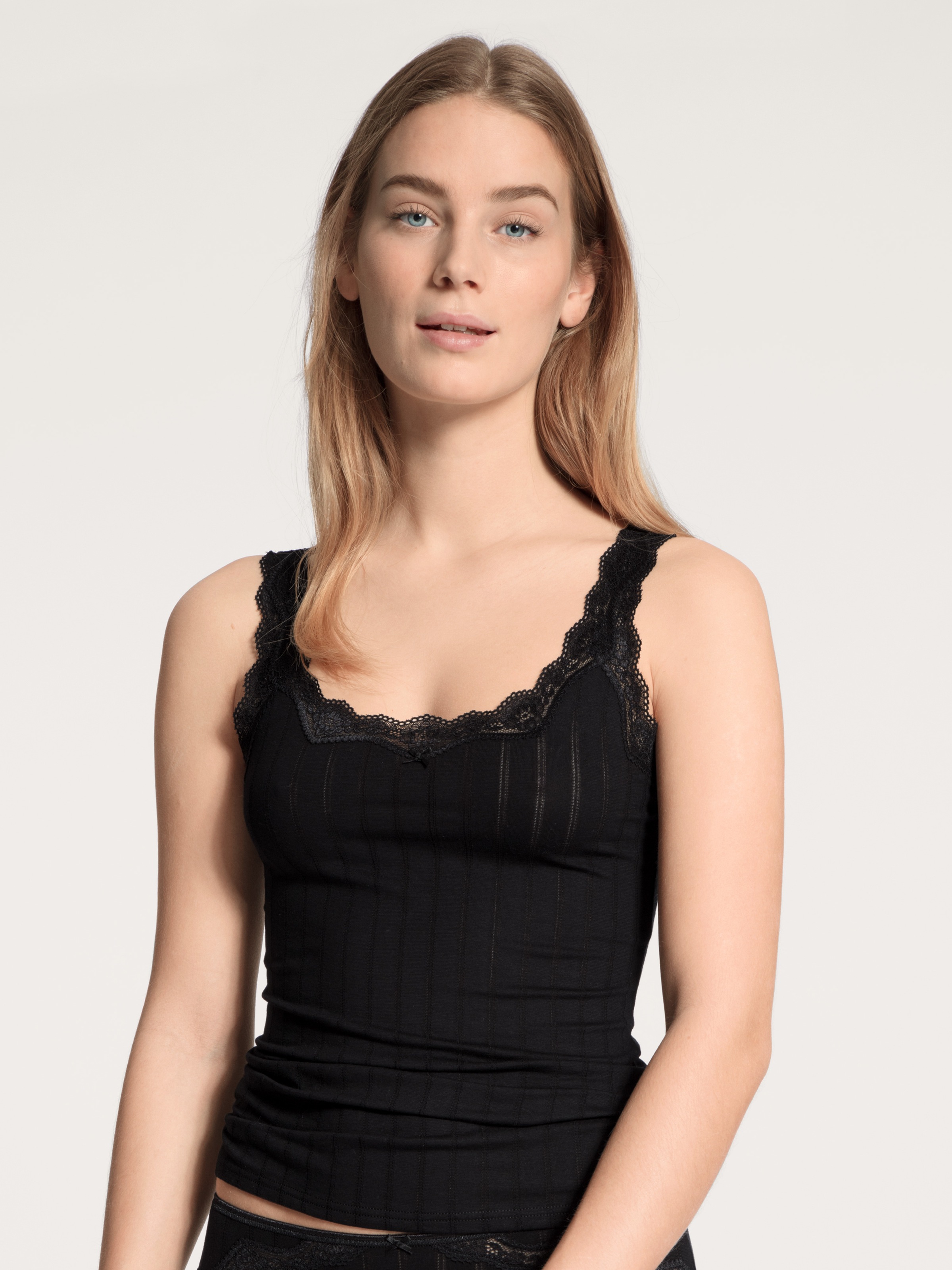 CALIDA Tanktop »Etude Toujours«, zarte Spitze, Nadelstreifen-Design, Cotton-Mix, elastisch