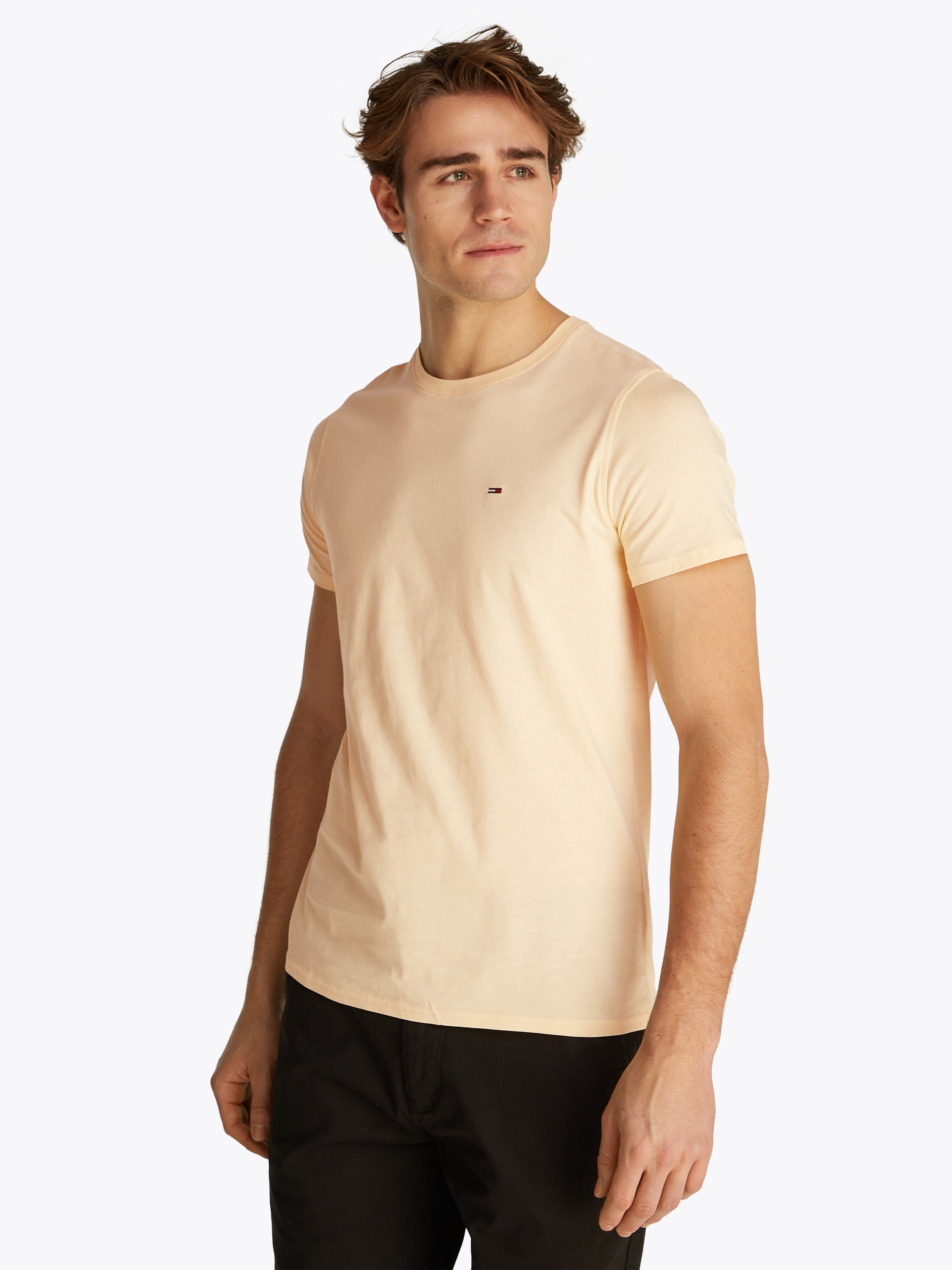 Tommy Jeans T-Shirt »TJM ESSENTIAL SOLID TEE«, mit Rundhalsausschnitt und dezenter Logo-Flag