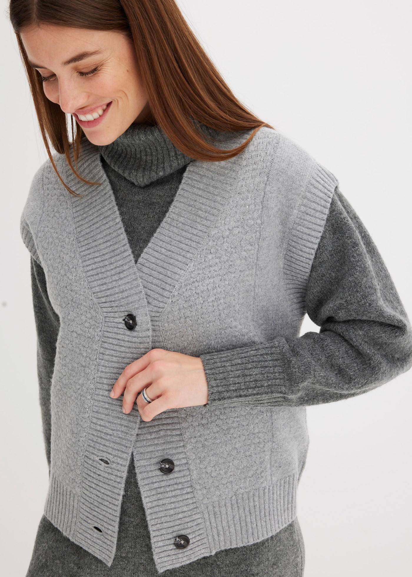 bonprix Strickweste »Strickweste mit Zopfmuster« toller Struktur-Mix, bequeme Passform, mit Knopfleiste