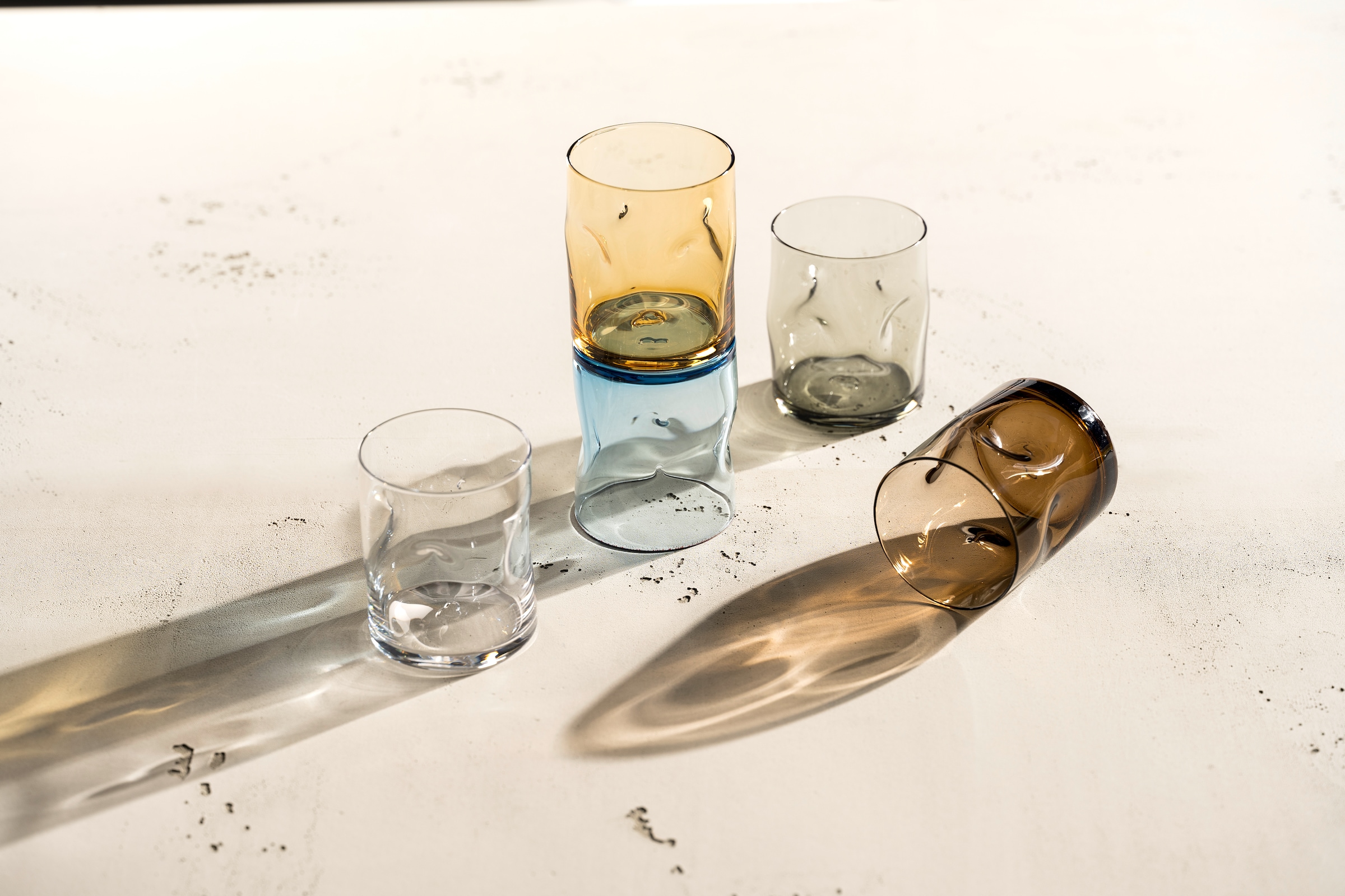LEONARDO Gläser-Set »Trinkglas VESUVIO, 300 ml, 4er-Set« konische Form, markantes Design - mit Einquetschungen