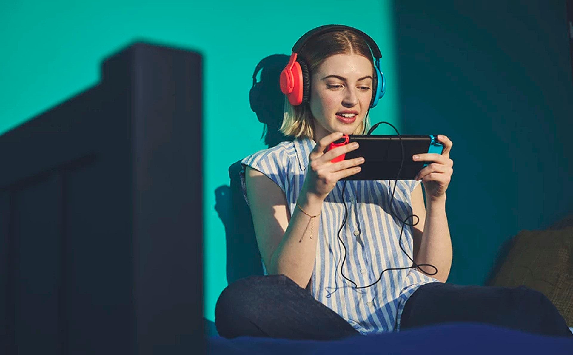 Nintendo Switch Konsolen-Set »Switch OLED + gratis JBL QUANTUM 100N Gaming-Headset (UVP 39,99€)«