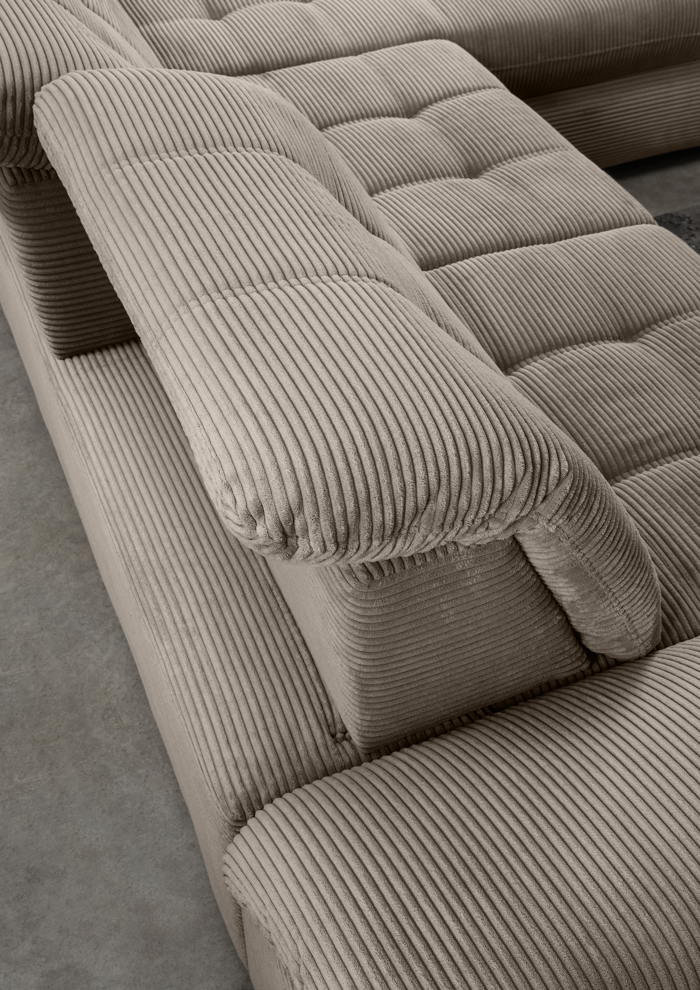 Home affaire Ecksofa »Lazio modern und bequem, schmale Armlehnen, tolle Detailverarbeitung« zwei verschiedene Fußfarben wählbar