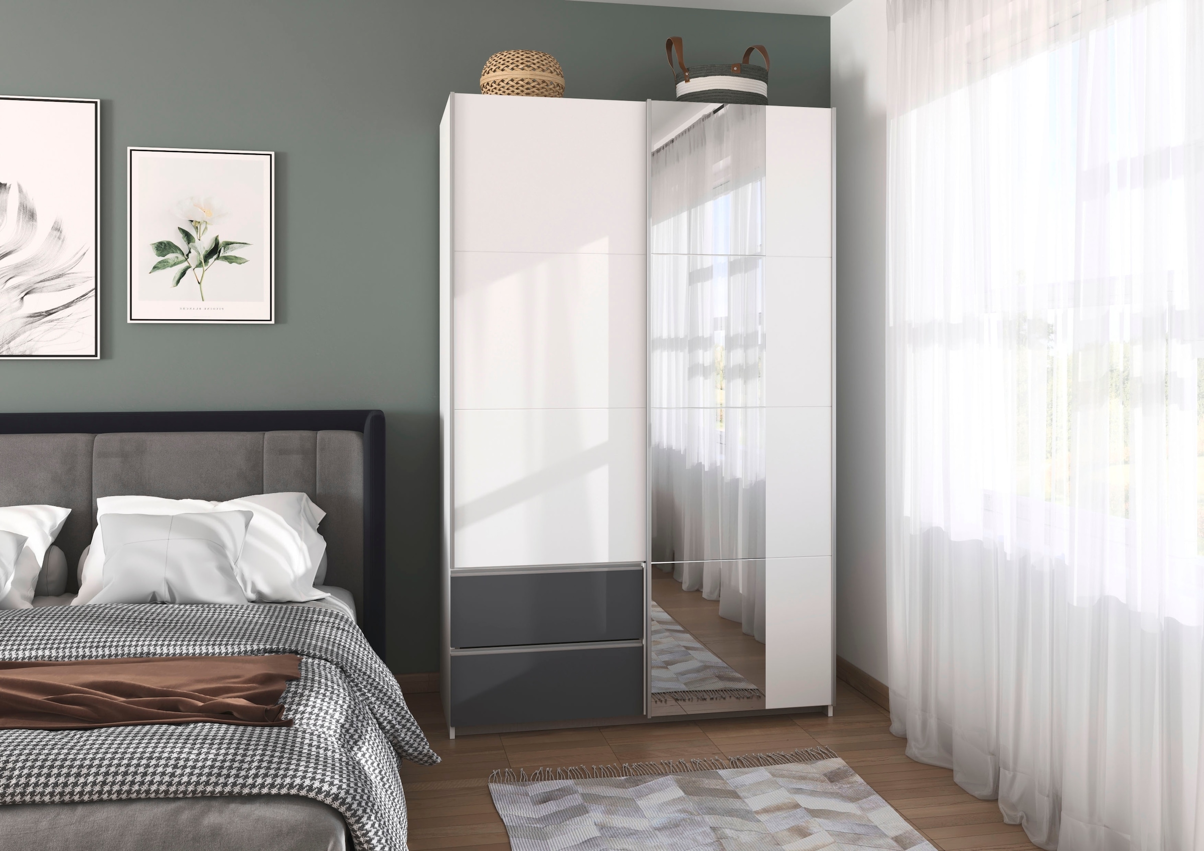 rauch Schwebetürenschrank »Kleiderschrank Schrank Garderobe Wäscheschrank SEVILLA mit Spiegel«, (in 3 verschiedenen Ausstattungen BASIC/CLASSIC/PREMIUM), Metall-Griffleisten alufarben oder Graumetallic MADE IN GERMANY