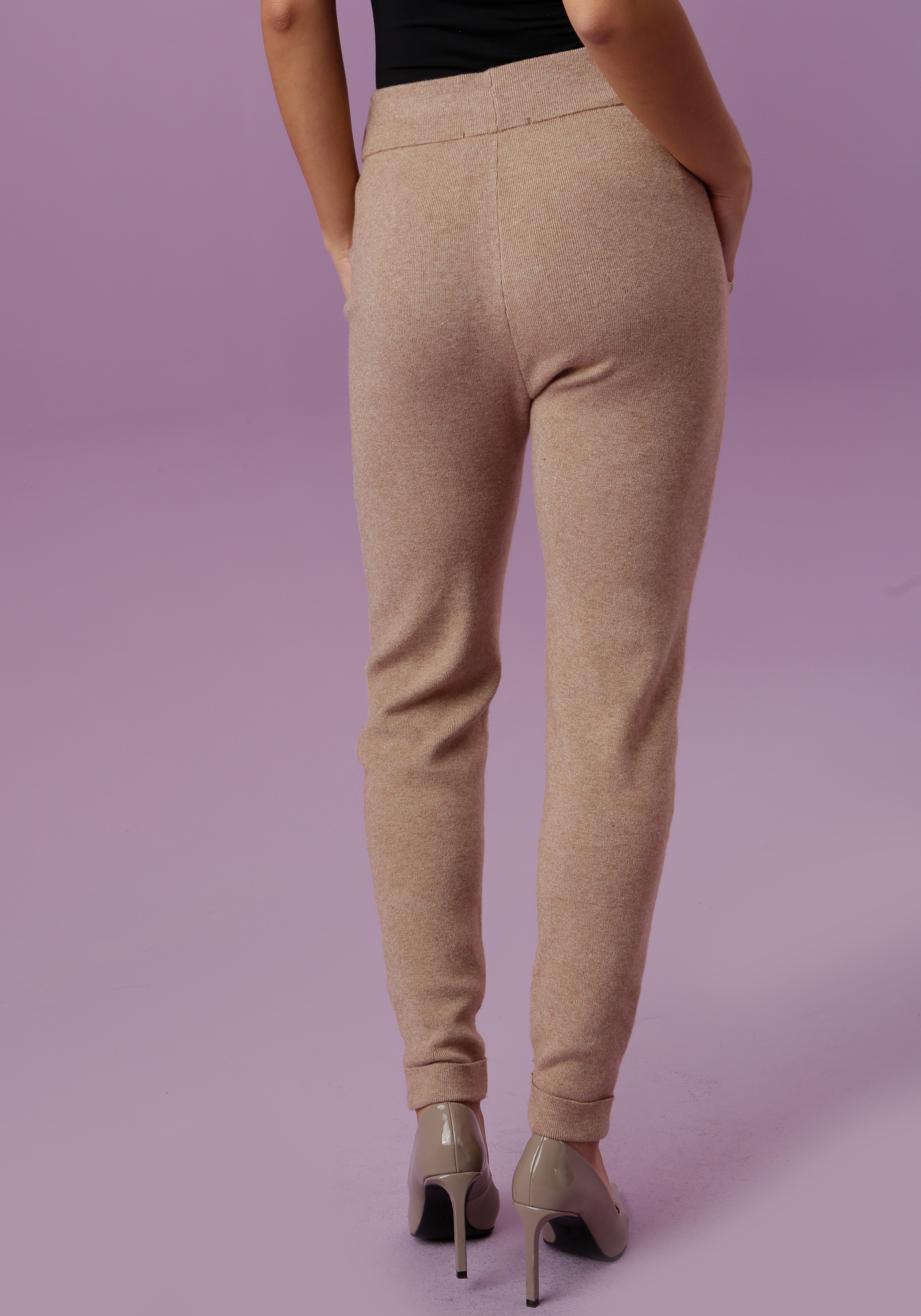 Aniston CASUAL Strickhose, mit ♕ aufgesetzten bei 2 Taschen