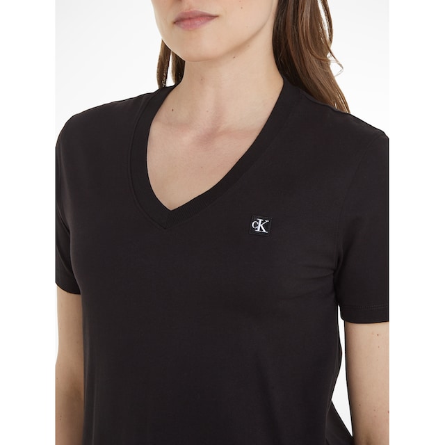 Calvin Klein Jeans T-Shirt »CK EMBRO BADGE V-NECK TEE«, mit Logomarkenlabel  bei ♕