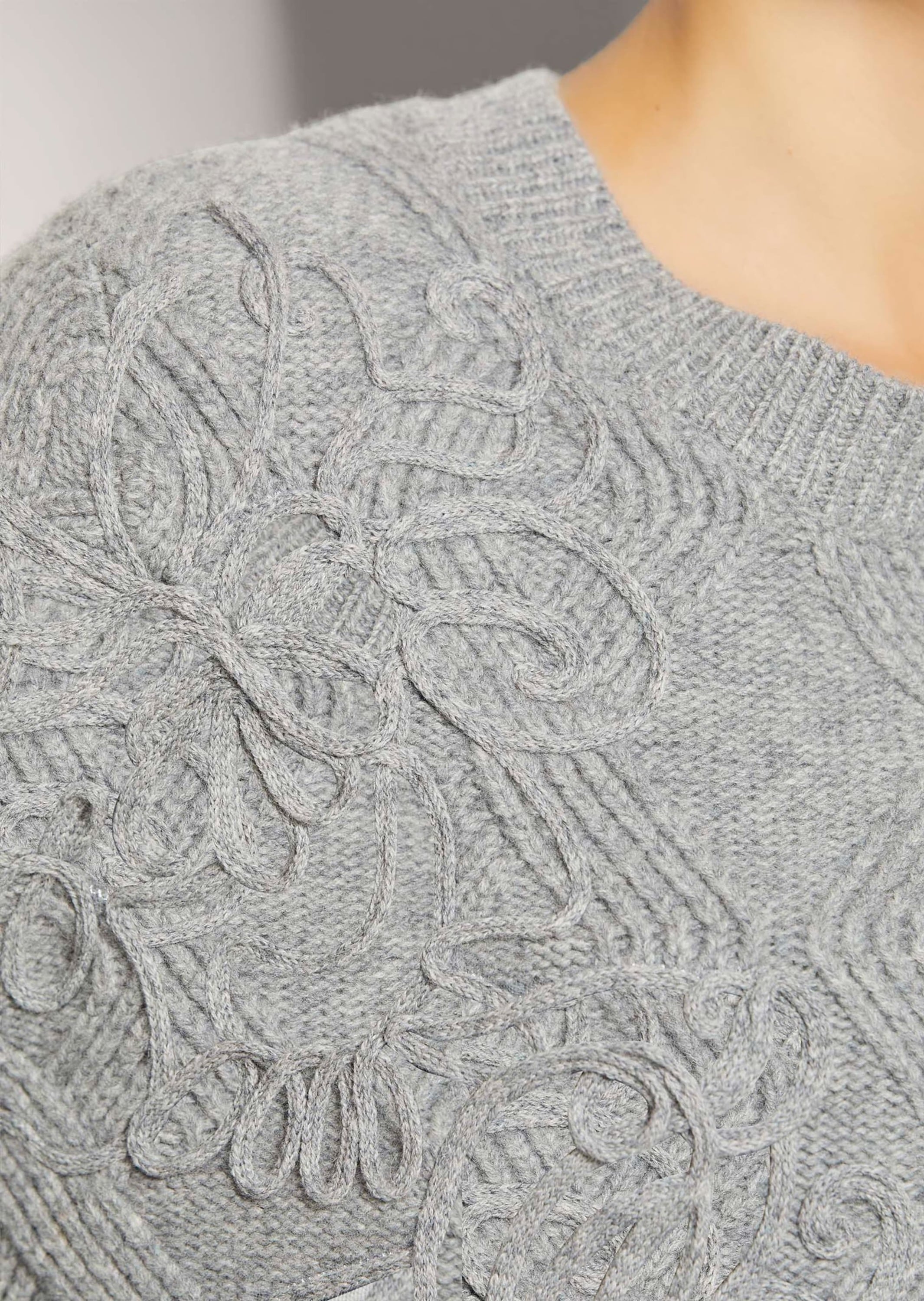MADELEINE Longpullover »Strickpullover Rundhals-Wollpullover mit Kordelstickerei«