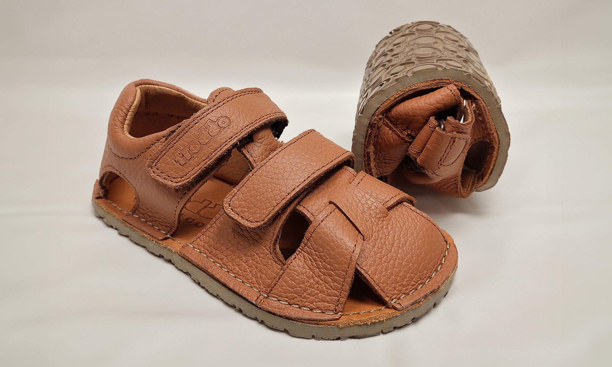 froddo® Barfußschuh »Sandale Flexy Avi«, Sommerschuh, Poolslides, Klettschuh, mit zwei Klettverschlüsse