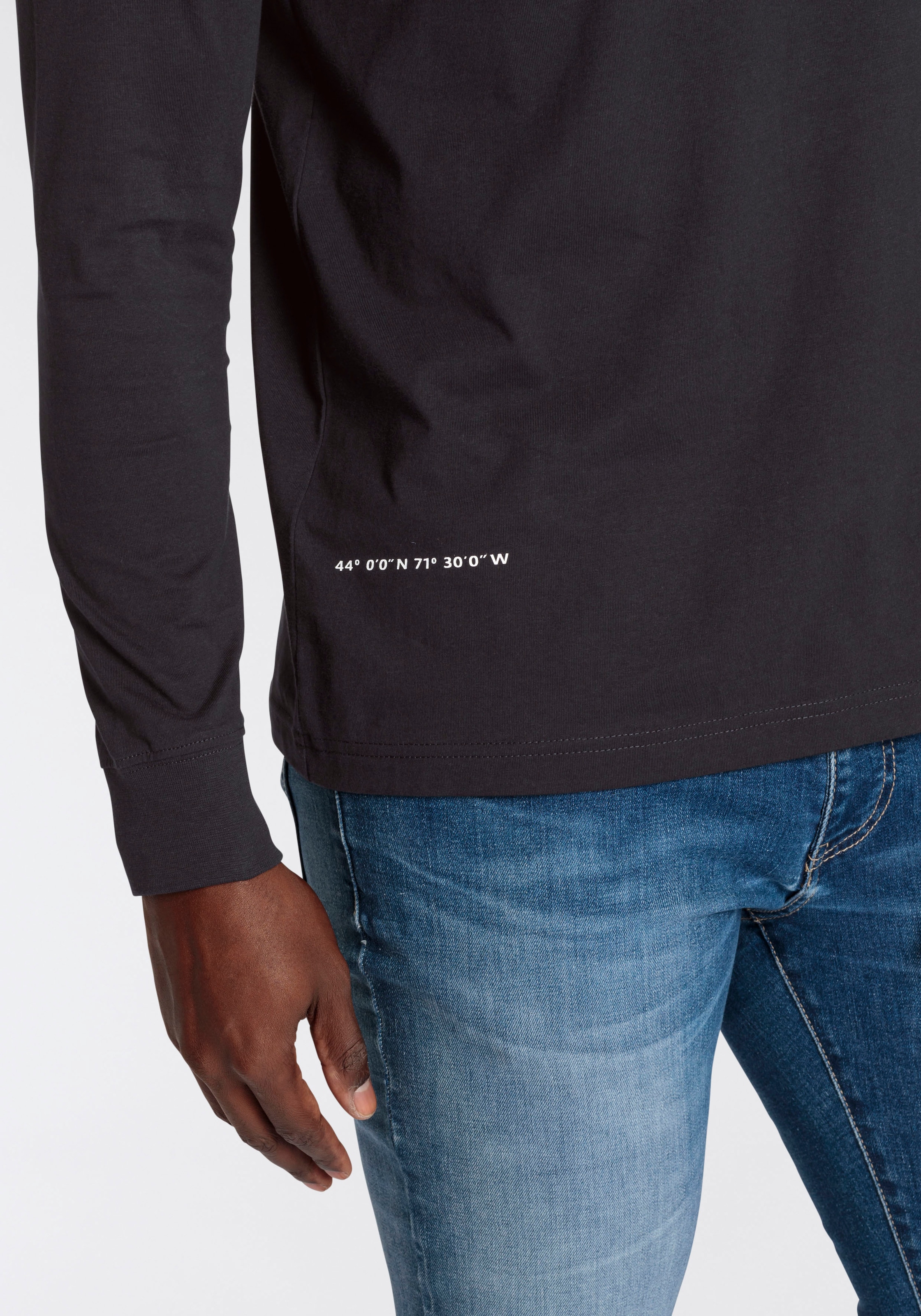 DELMAO Rundhalsshirt schmal geschnitten,  mit Print,  aus 100% Baumwolle