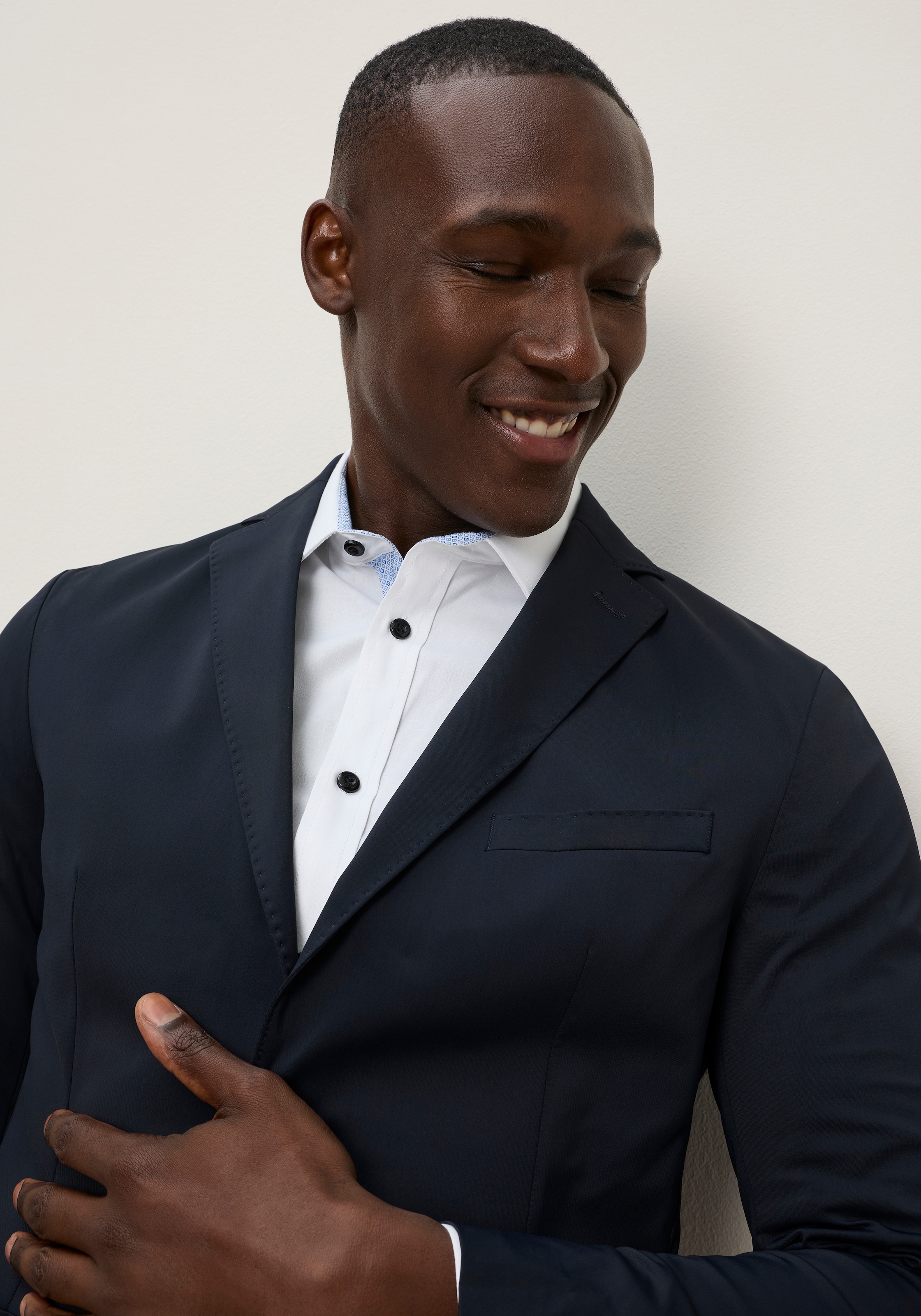 Bruno Banani Anzug »Komfort – leicht, flexibel, knitterarm, modern« Sakko & Hose,  slim fit Sommerleicht – kein Schwitzen, kein Stress
