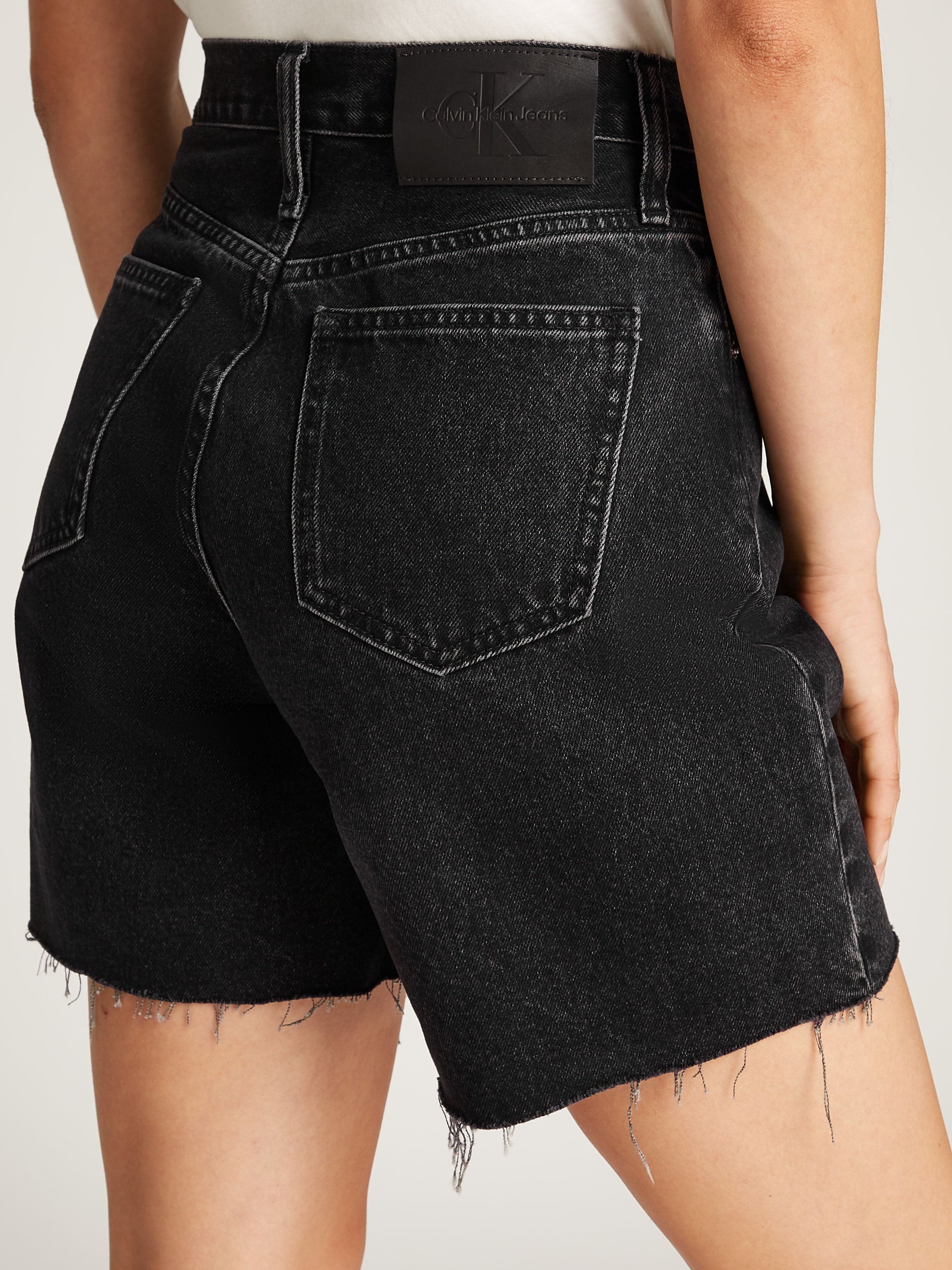 Calvin Klein Jeans Bermudas »BERMUDA SHORT«, mit Fransensaum
