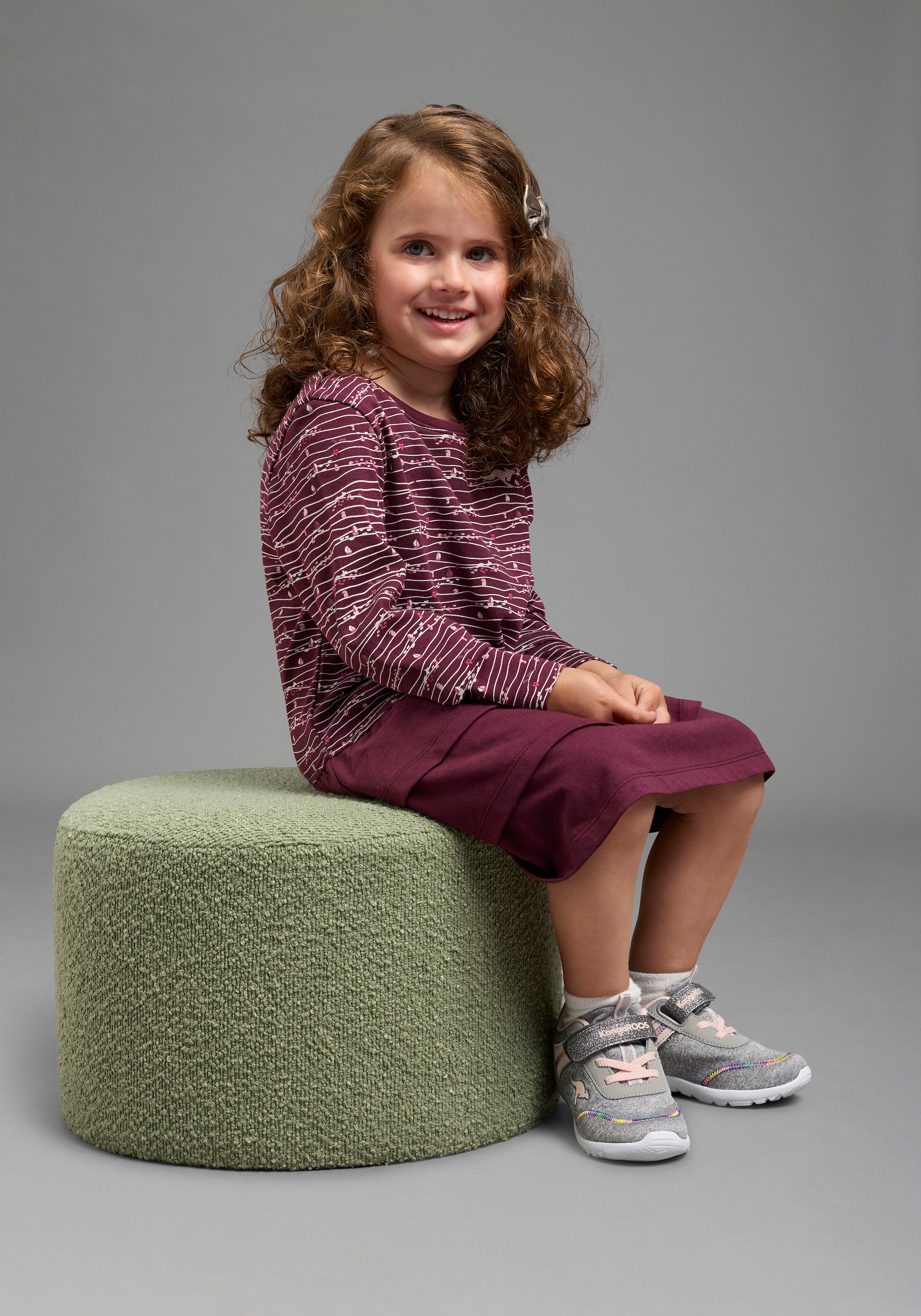 KangaROOS Jerseykleid »Kleid mit Allover-Muster« für Mädchen, für Frühling und Herbst, kniefrei, mit Volants