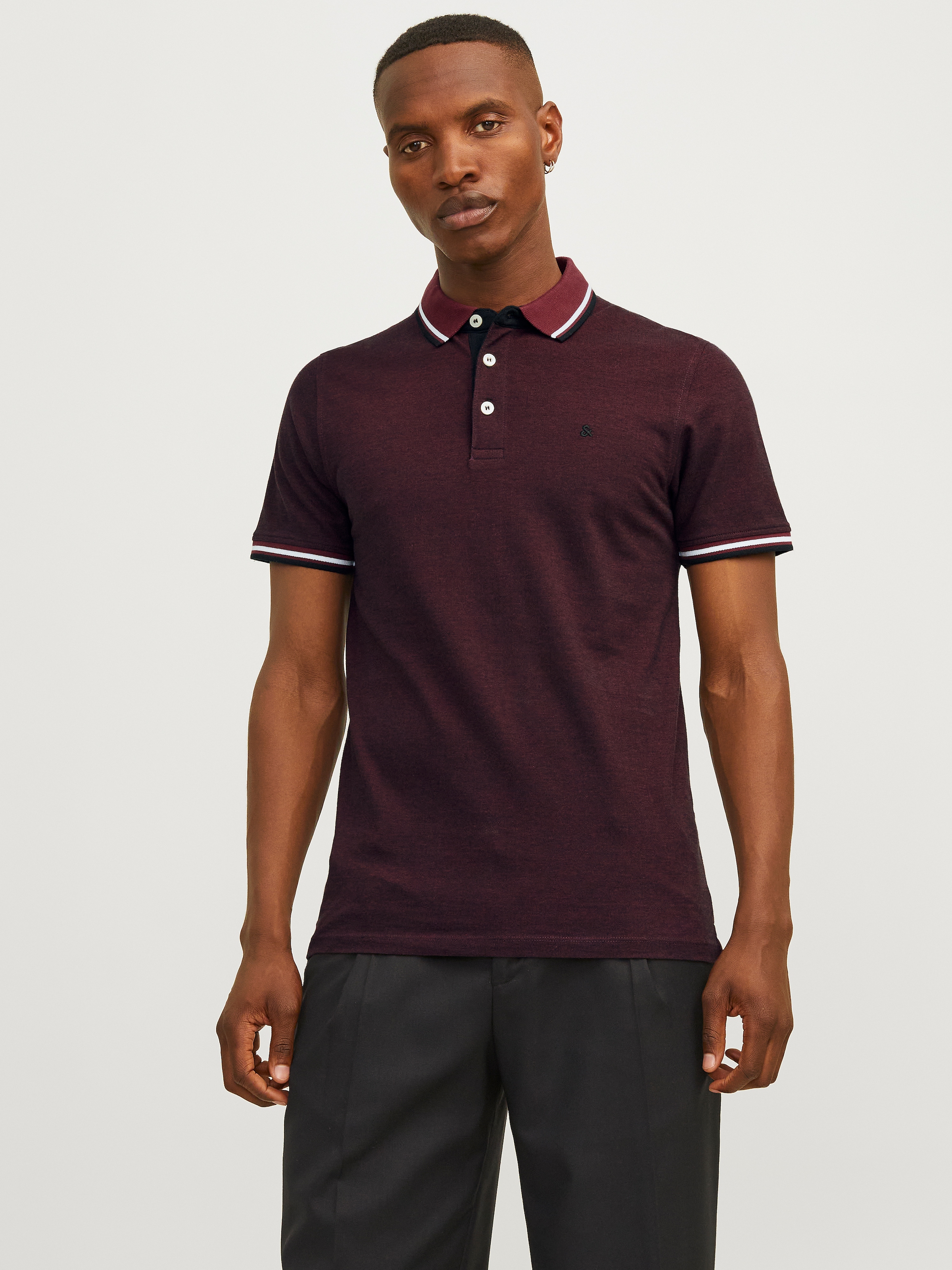 Jack & Jones Poloshirt »JJEPAULOS  Poloshirt mit klassischem Kragen und figurbetonter Form« Logostickerei, modisch, schmal, Baumwolle, Polokragen