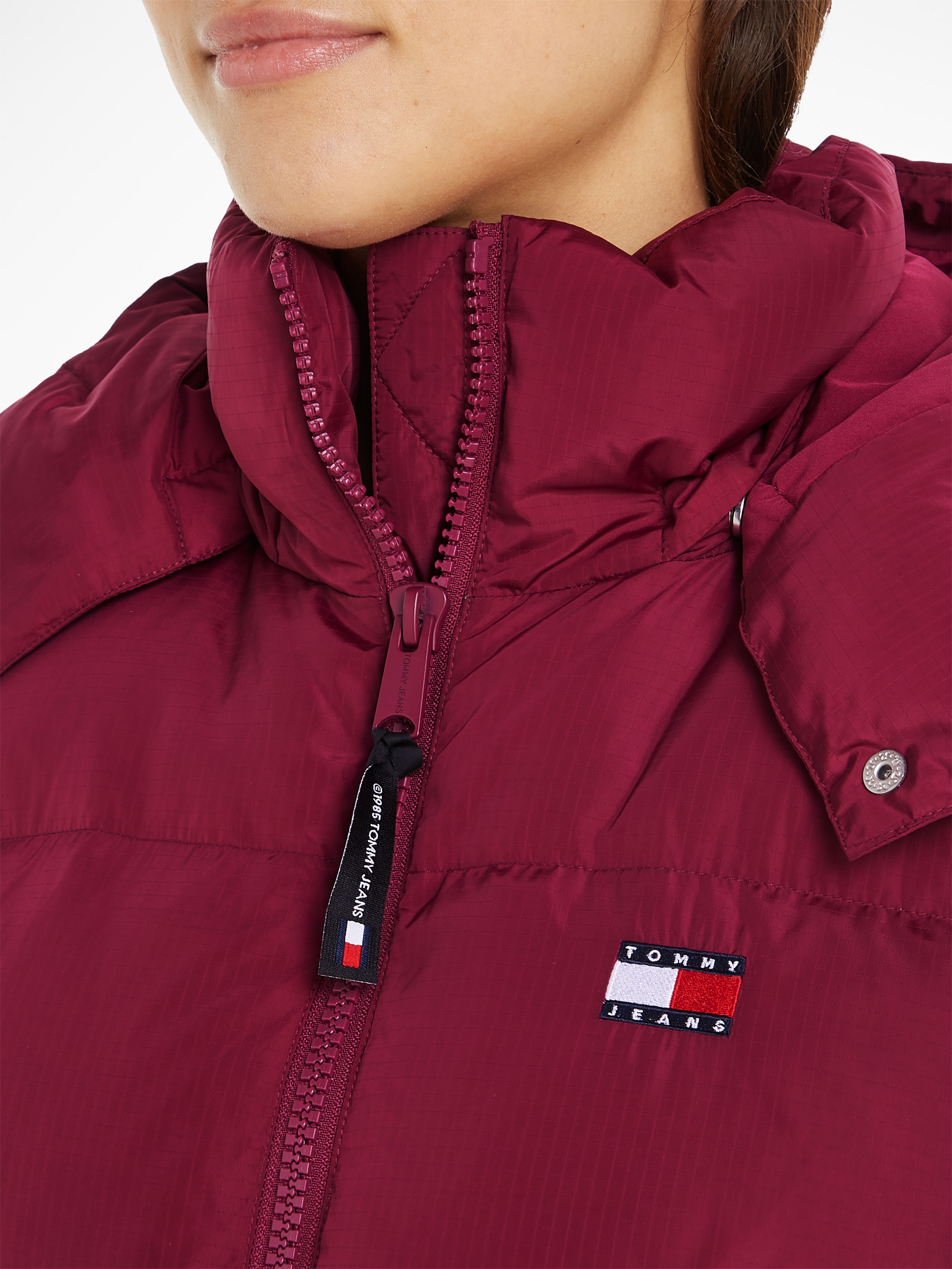 Tommy Jeans Steppweste »TJW CRP ALASKA PUFFER VEST«, in modischer Cropped Form, Puffer