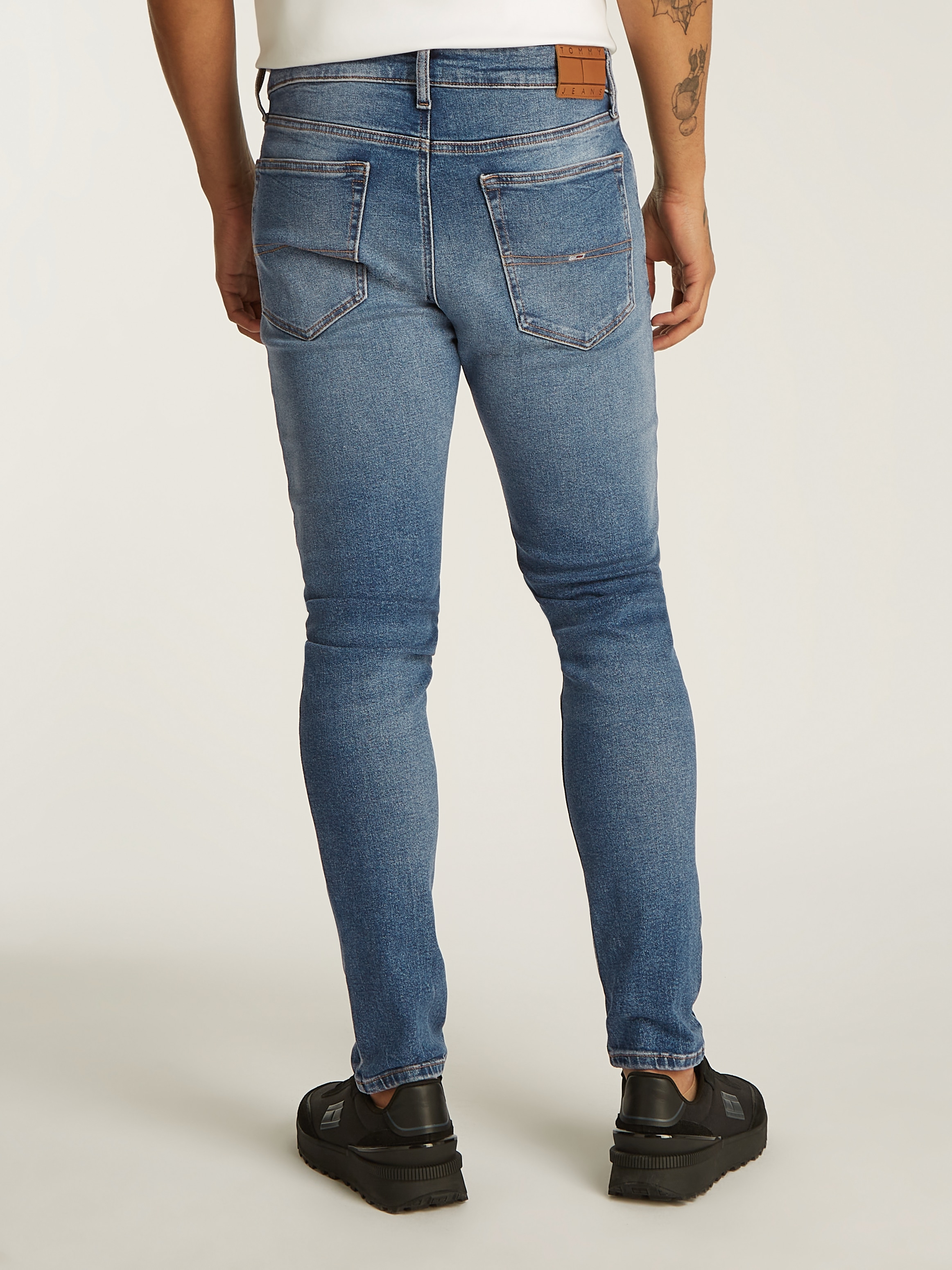 Tommy Jeans Skinny-fit-Jeans »Simon Skinny Jeans Slim«, mit Logostickereien