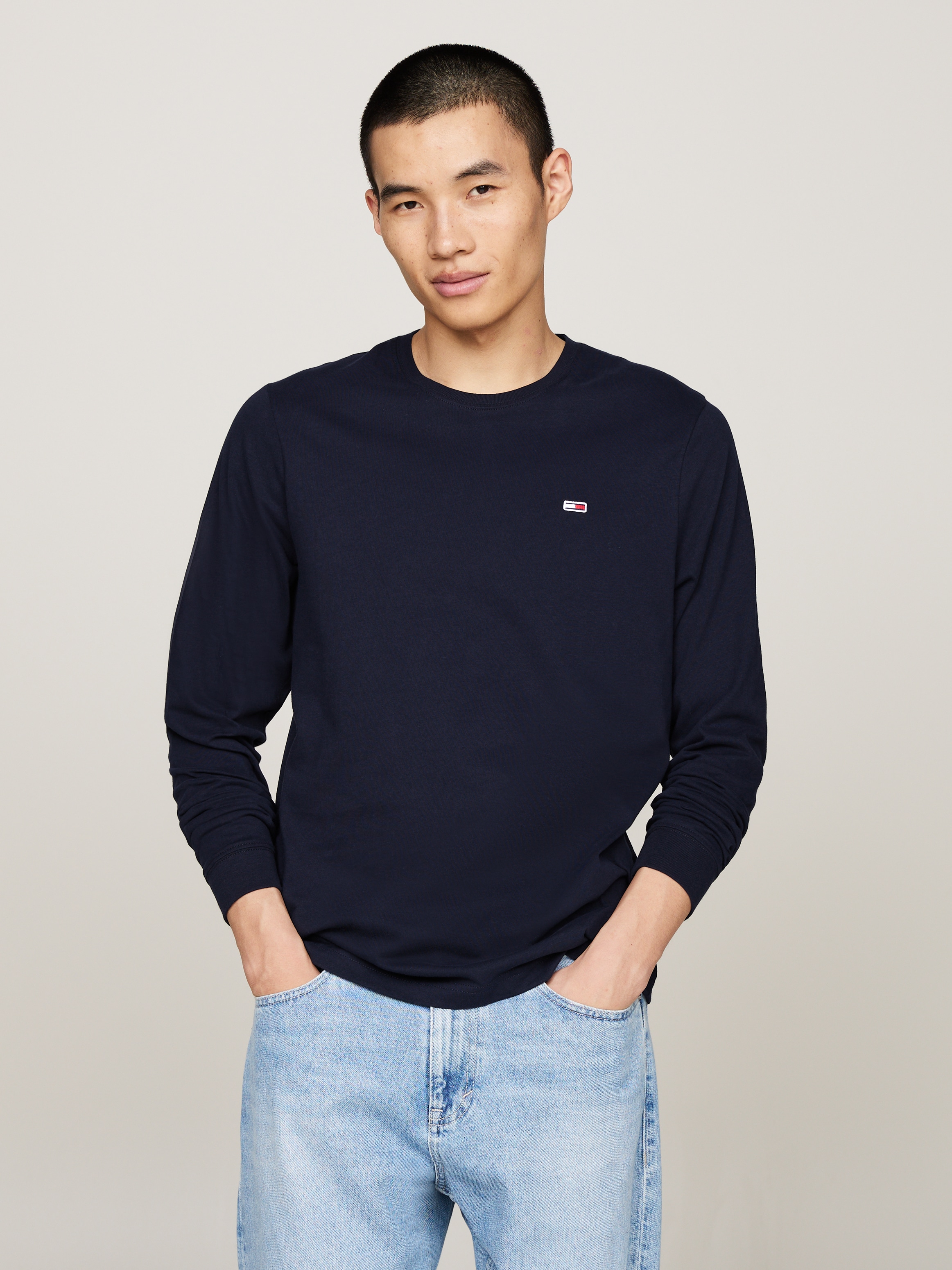 Tommy Jeans Langarmshirt »TJM REG 2 PACK LS TEE«, mit bestickten Markenlogo auf Brusthöhe