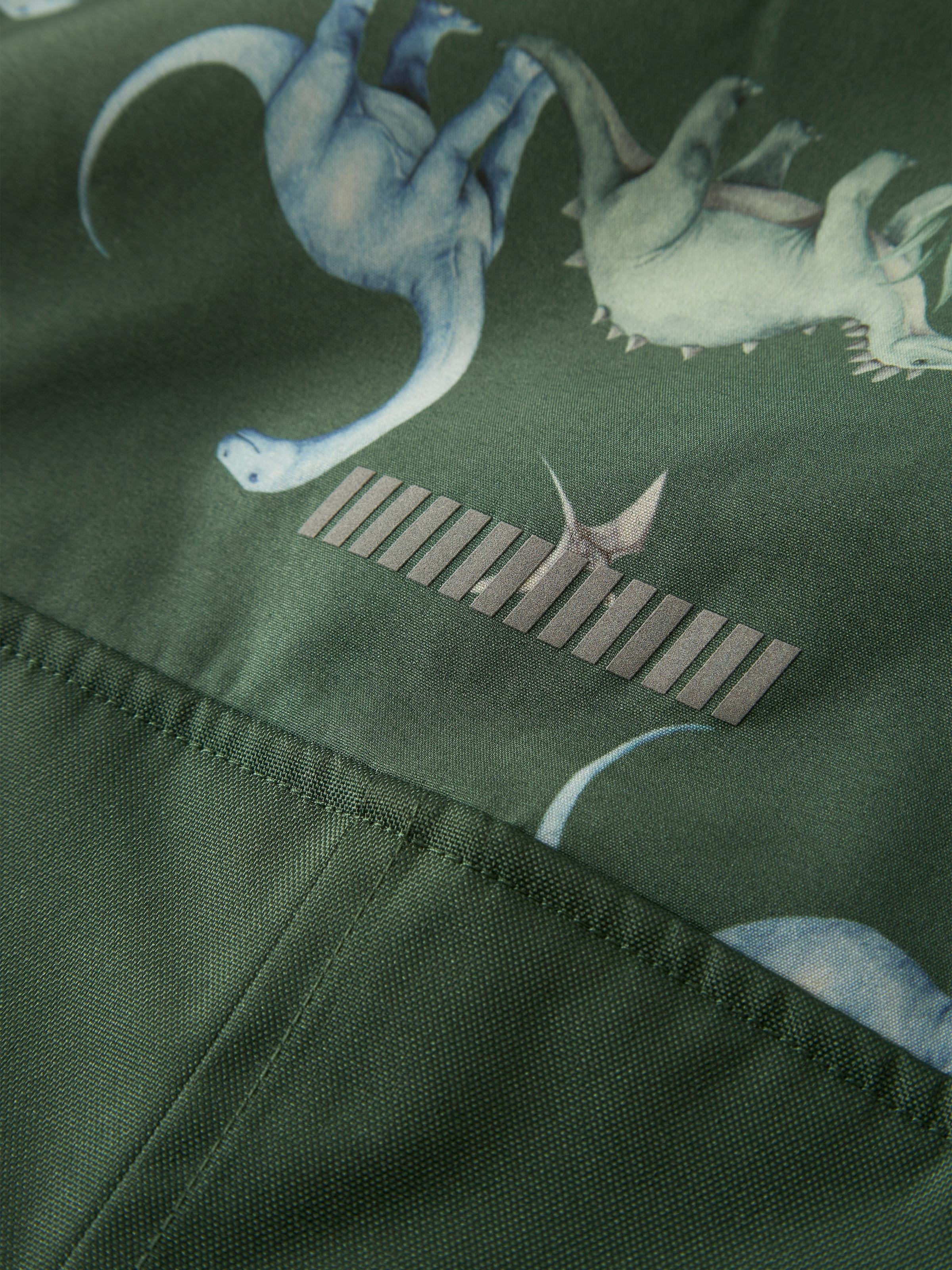 Name It »NMMALFA08 SOFTSHELL SUIT AOP 1FO NOOS« mit dekorativen und reflektierenden Details