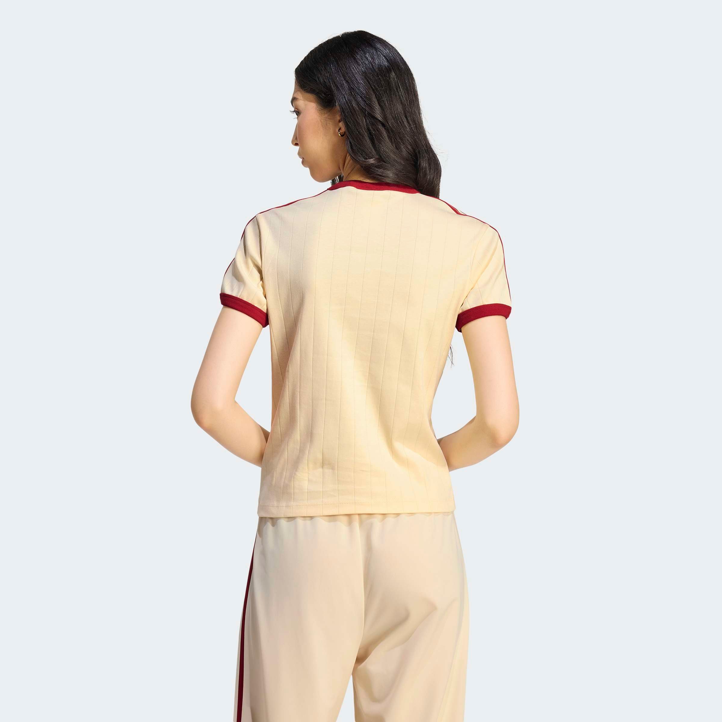 adidas Originals T-Shirt », SCHMAL GESCHNITTEN, NADELSTREIFEN« mit Nadelstreifen-Design, ohne Verschluss, aus Interlock-Material