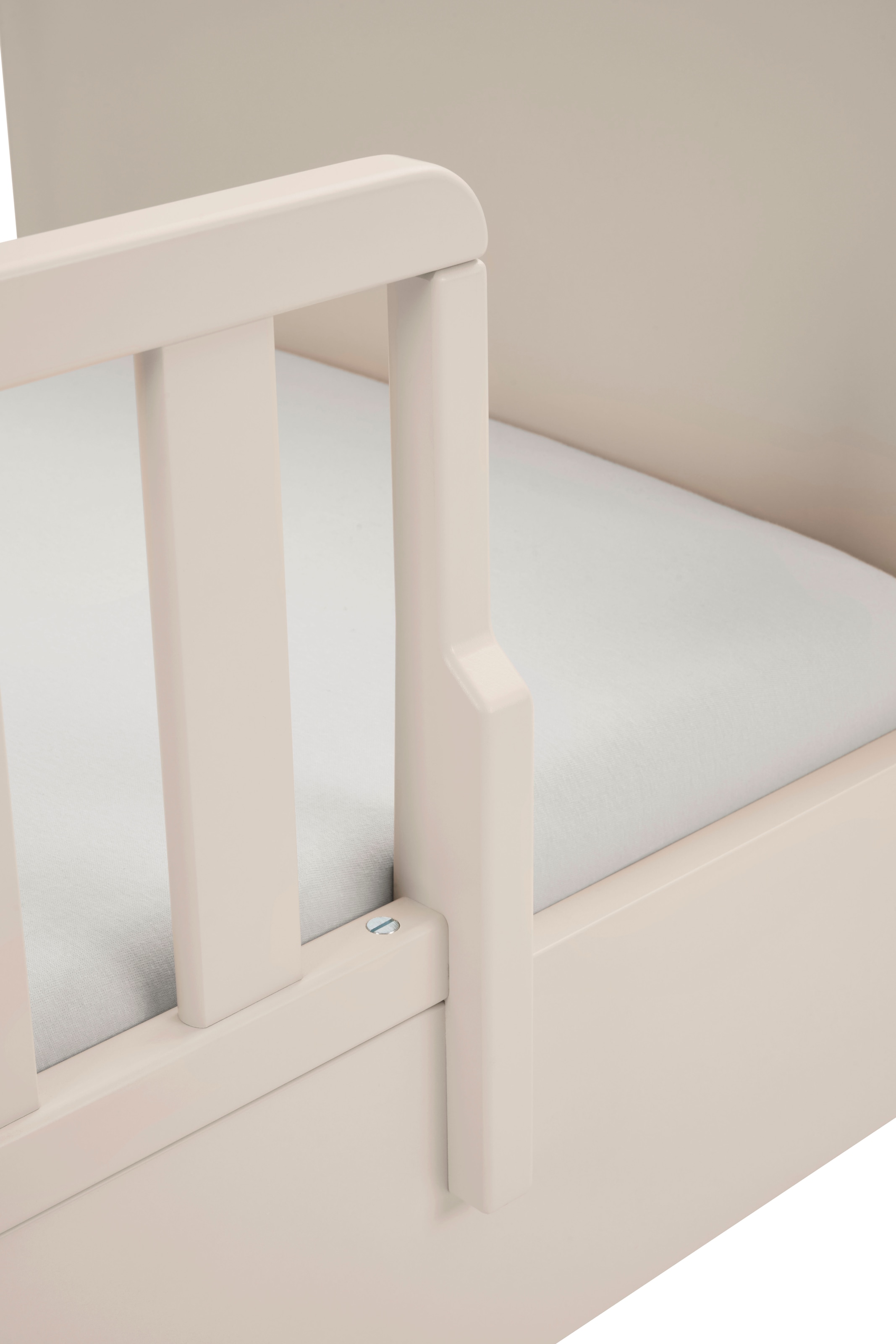 PAIDI Babybett »LITTLE SNU 70x140cm in Beige oder Weiß, umbaubares Bodenbett« Kinderbett mit Rausfallschutz aus Massivholz, langlebiges Gitterbett