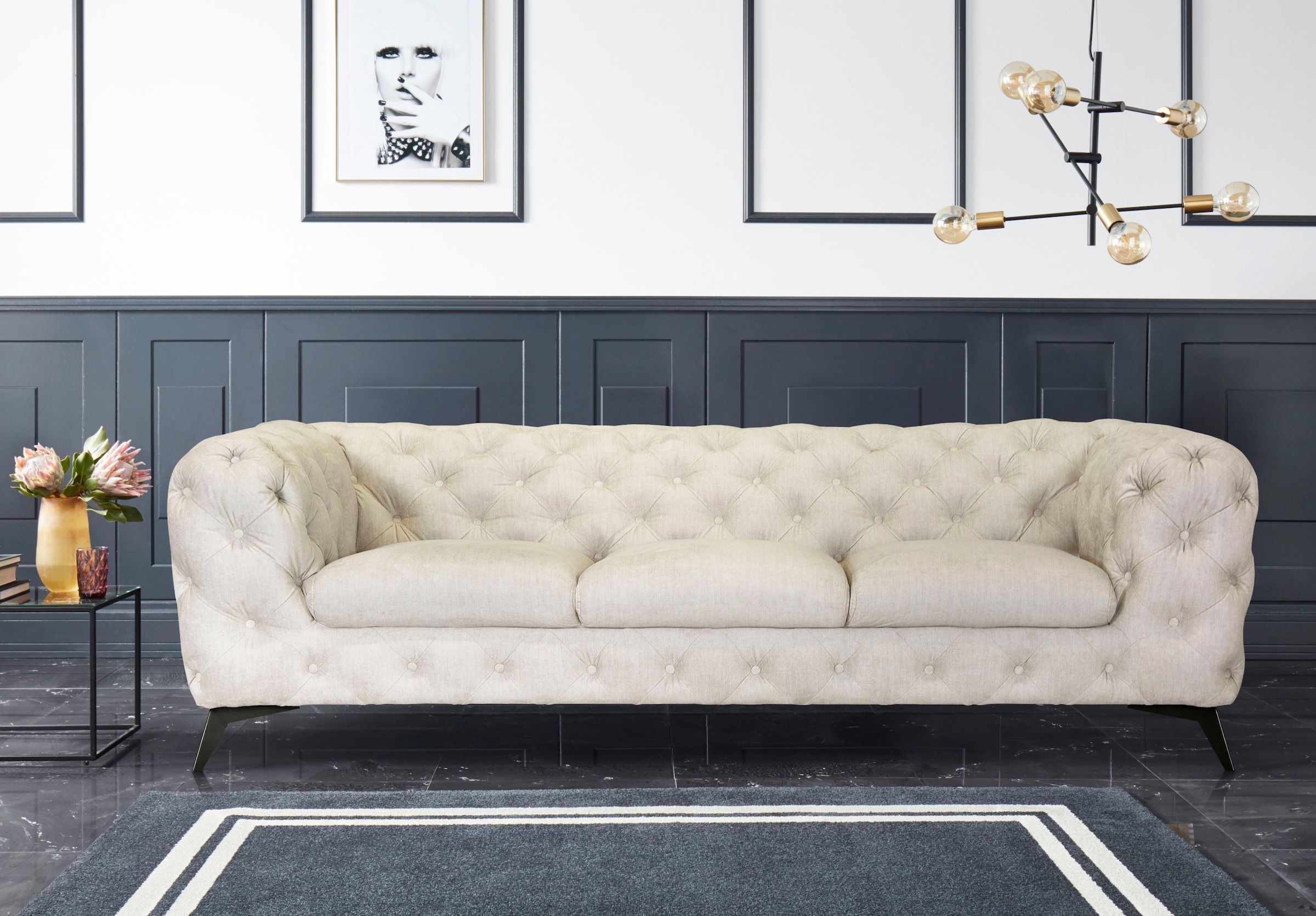 Leonique Chesterfield-Sofa »Glynis«, aufwändige Knopfheftung, moderne Chesterfield Optik, Fußfarbe wählbar