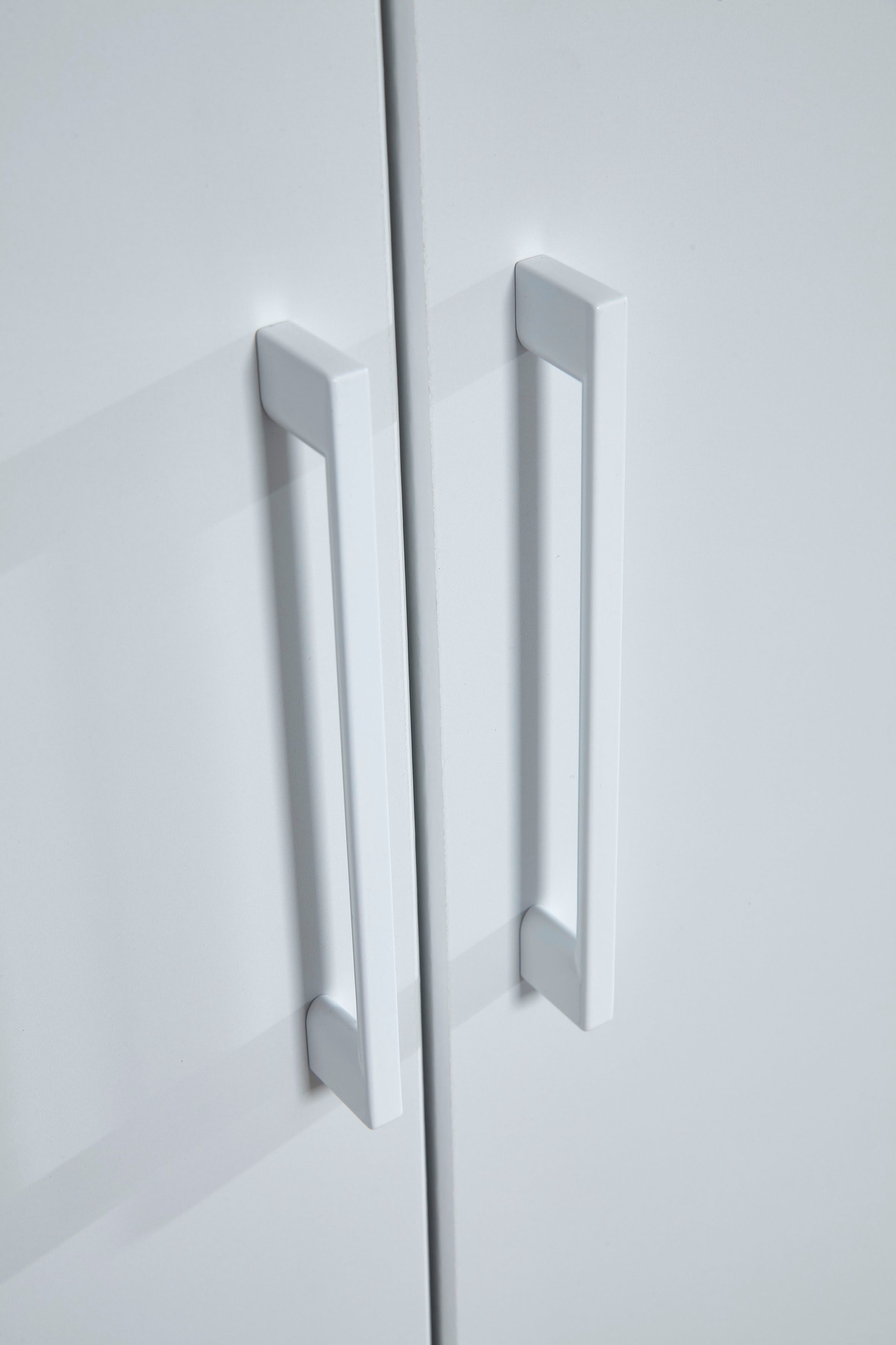 rauch Kleiderschrank »VOYAGER Garderobe Wäscheschrank  Schlafzimmer« in 3 verschiedenen Ausstattungen BASIC/CLASSIC/PREMIUM,  mit 2 modernen Griffvarianten, viel Stauraum MADE IN GERMANY
