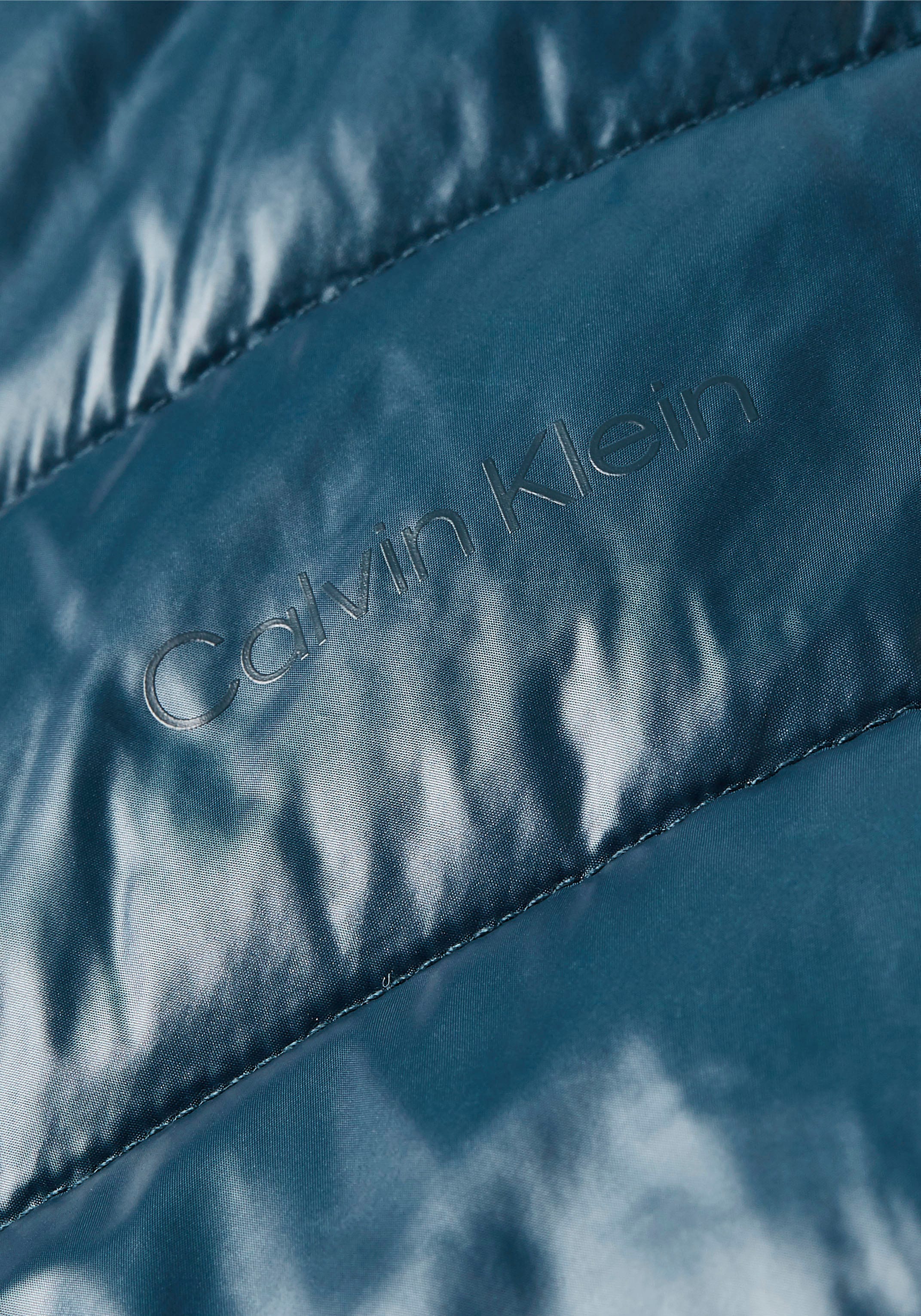 Calvin Klein Steppmantel »ESSENTIAL RECYCLED bei dezentem mit Calvin PADDED Branding ♕ COAT«, Klein