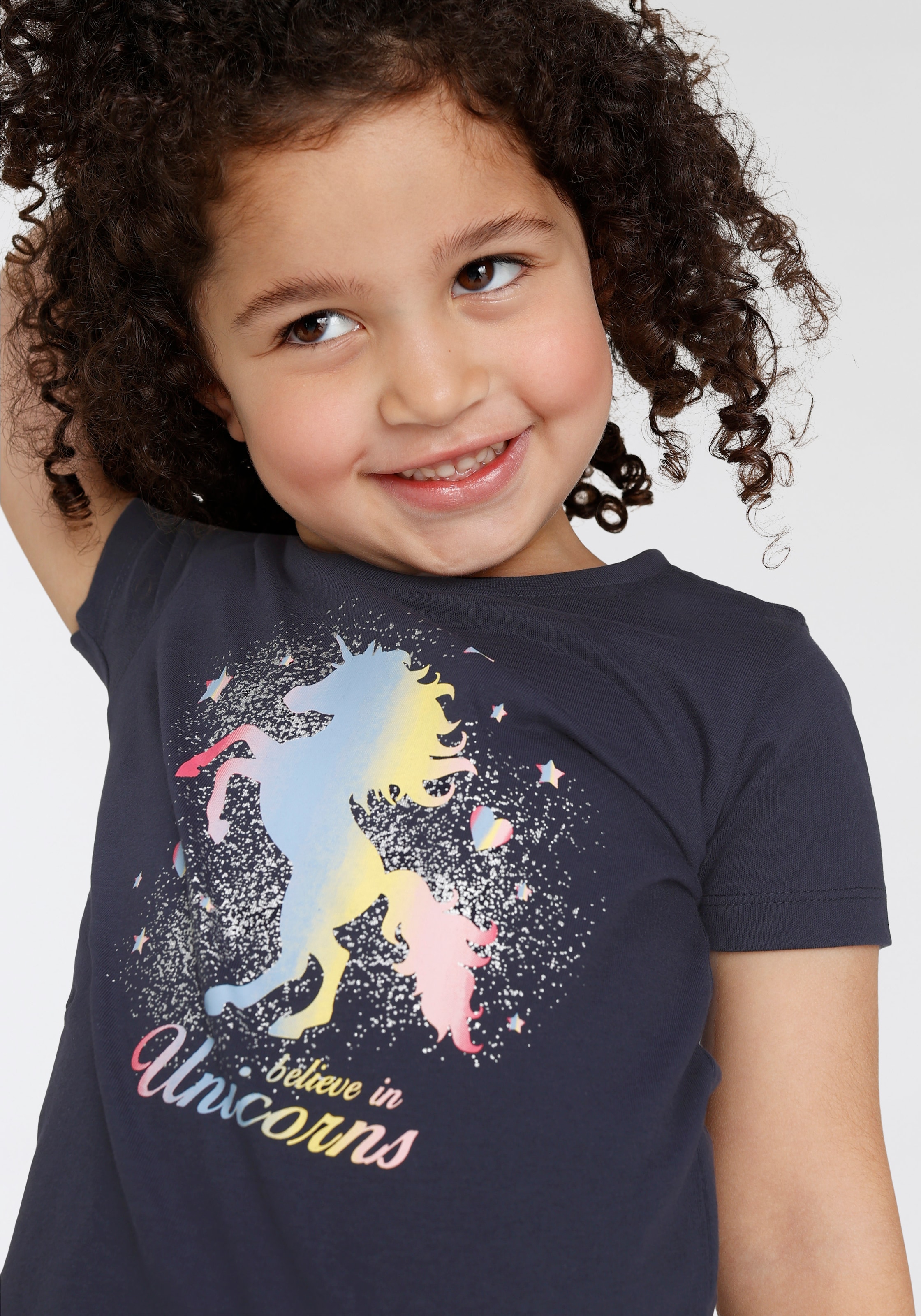 ♕ KIDSWORLD T-Shirt mit Unicorns«, in »believe Glitzerdruck bei