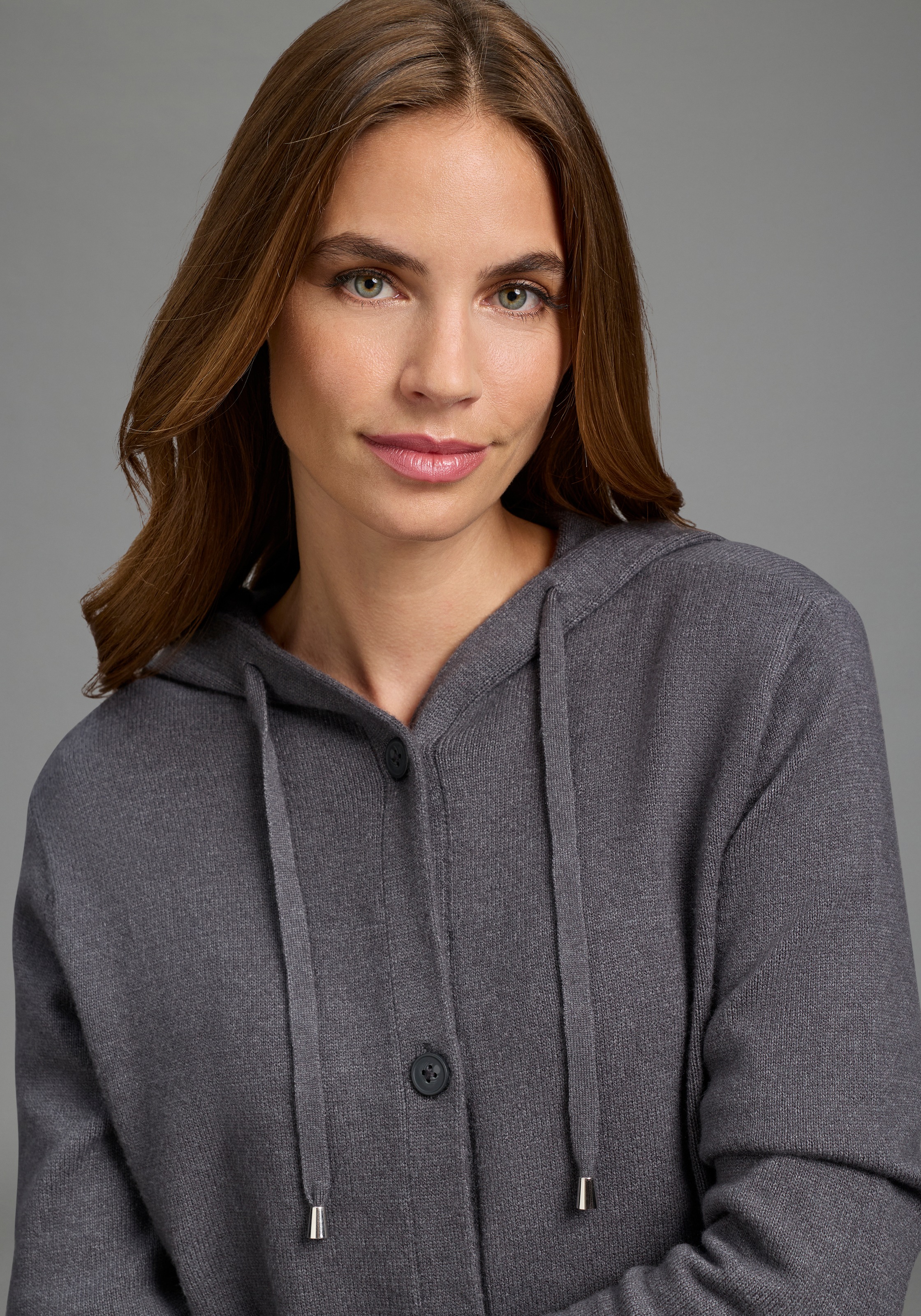 Flashlights Kapuzenstrickjacke »mit Kapuze und Kordelzug, lässig geschnitten« aus weicher Viskosemischung mit Knopfleiste