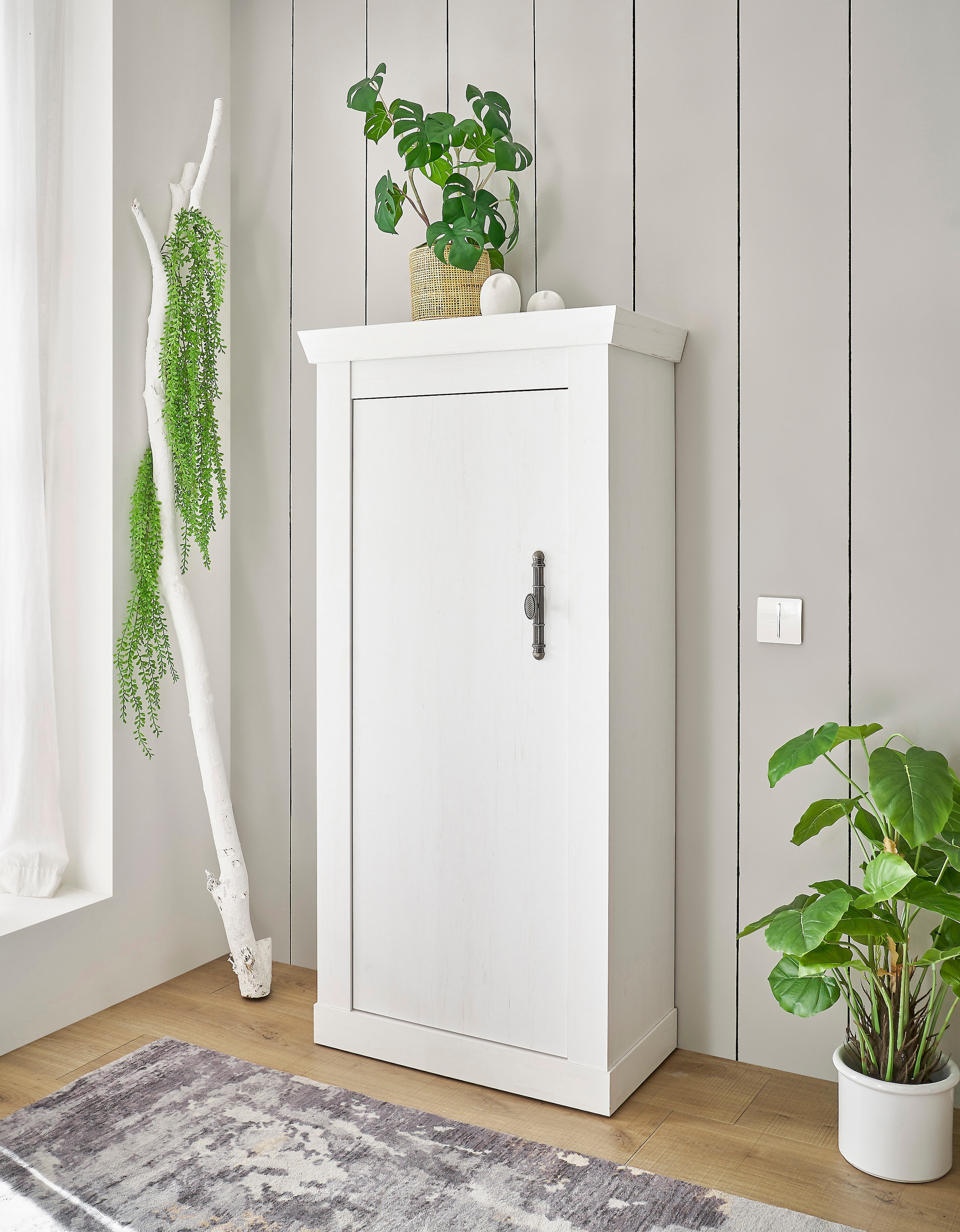 Highboard »RAVENNA«, im romantischen Landhausstil, Griff aus Metall, Höhe 146 cm