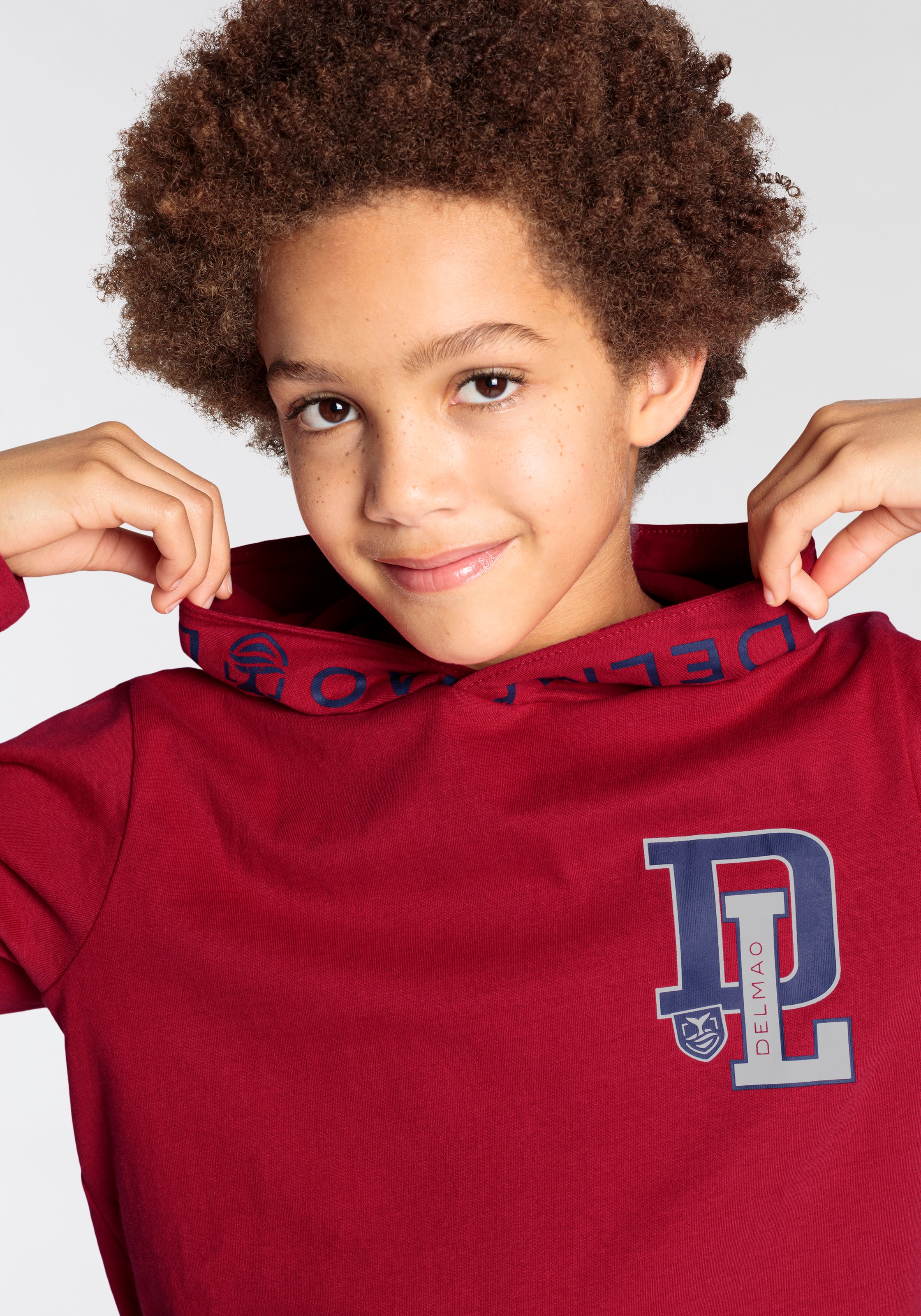DELMAO Kapuzenshirt »für Jungen«, Langarm, trendiger Druck, ideal für lässige und sportliche Outfits