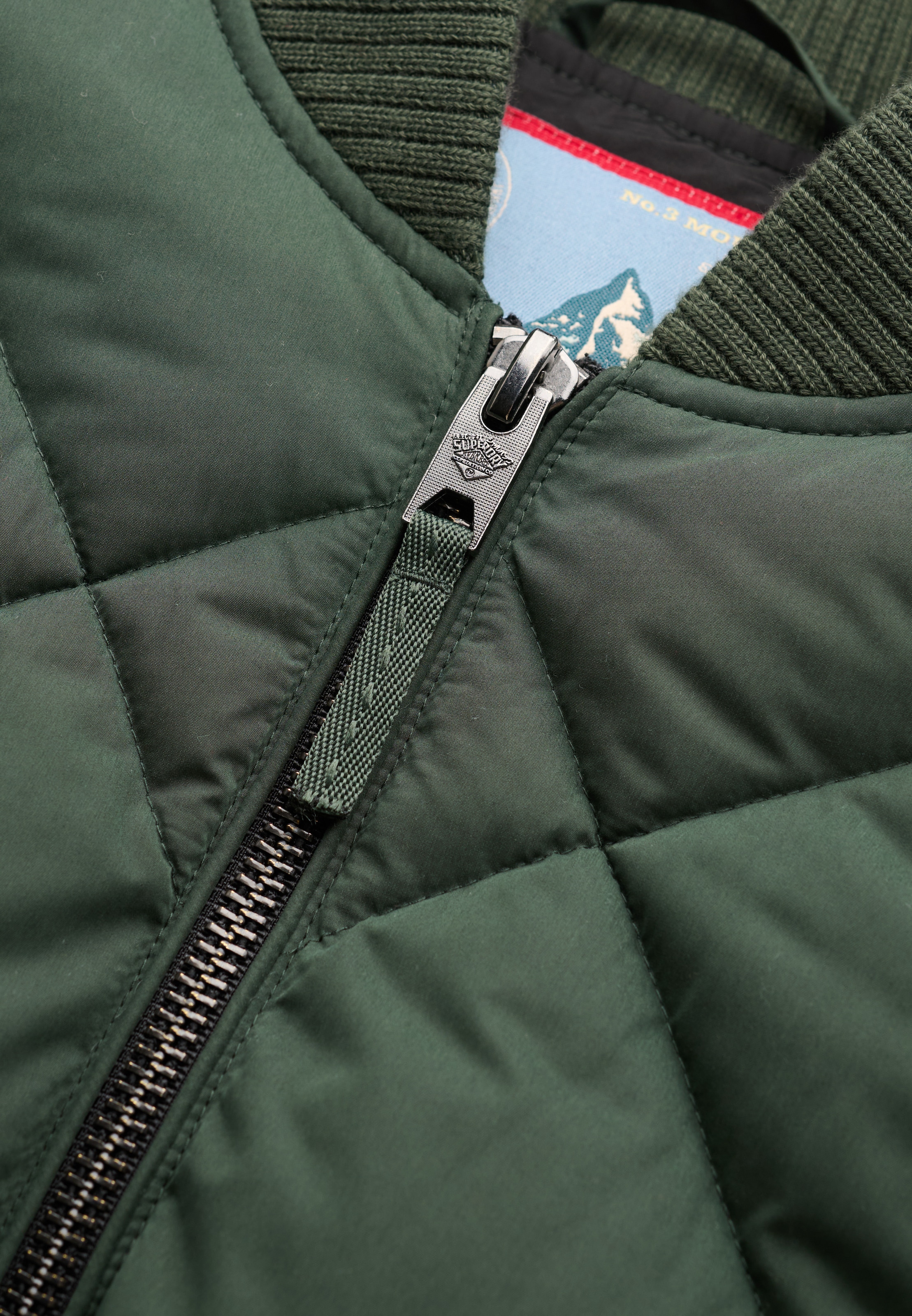 Superdry Steppjacke »DIAMOND QUILT JACKET« Regular Fit, mit Reißverschluss, aus Polyester und Kunstfaser