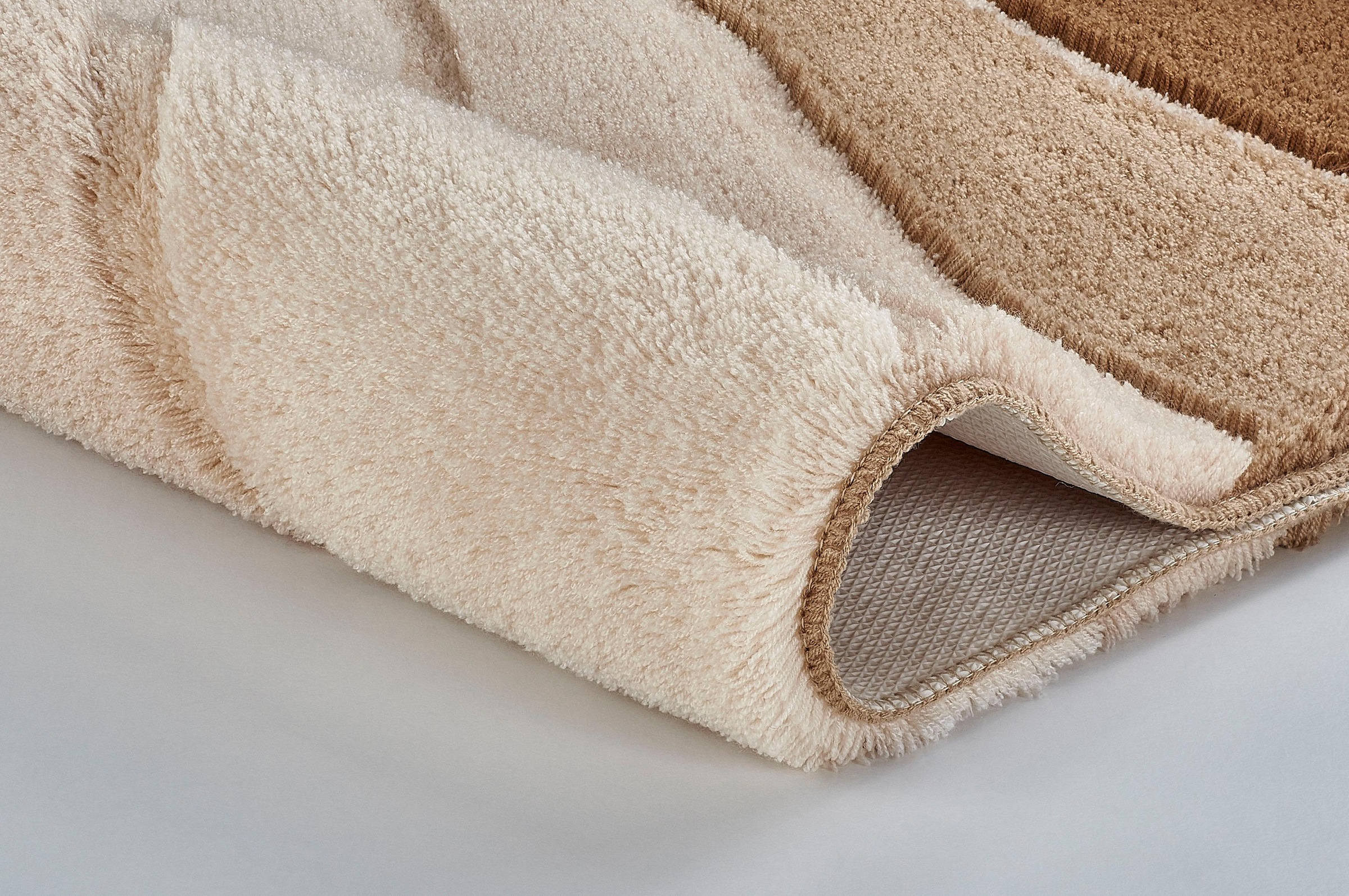 MEUSCH Badematte »Ocean«, rutschhemmend beschichtet, fußbodenheizungsgeeignet, Badteppich, Wellen Design, mit Farbverlauf, Hoch-Tief Effekt, waschbar