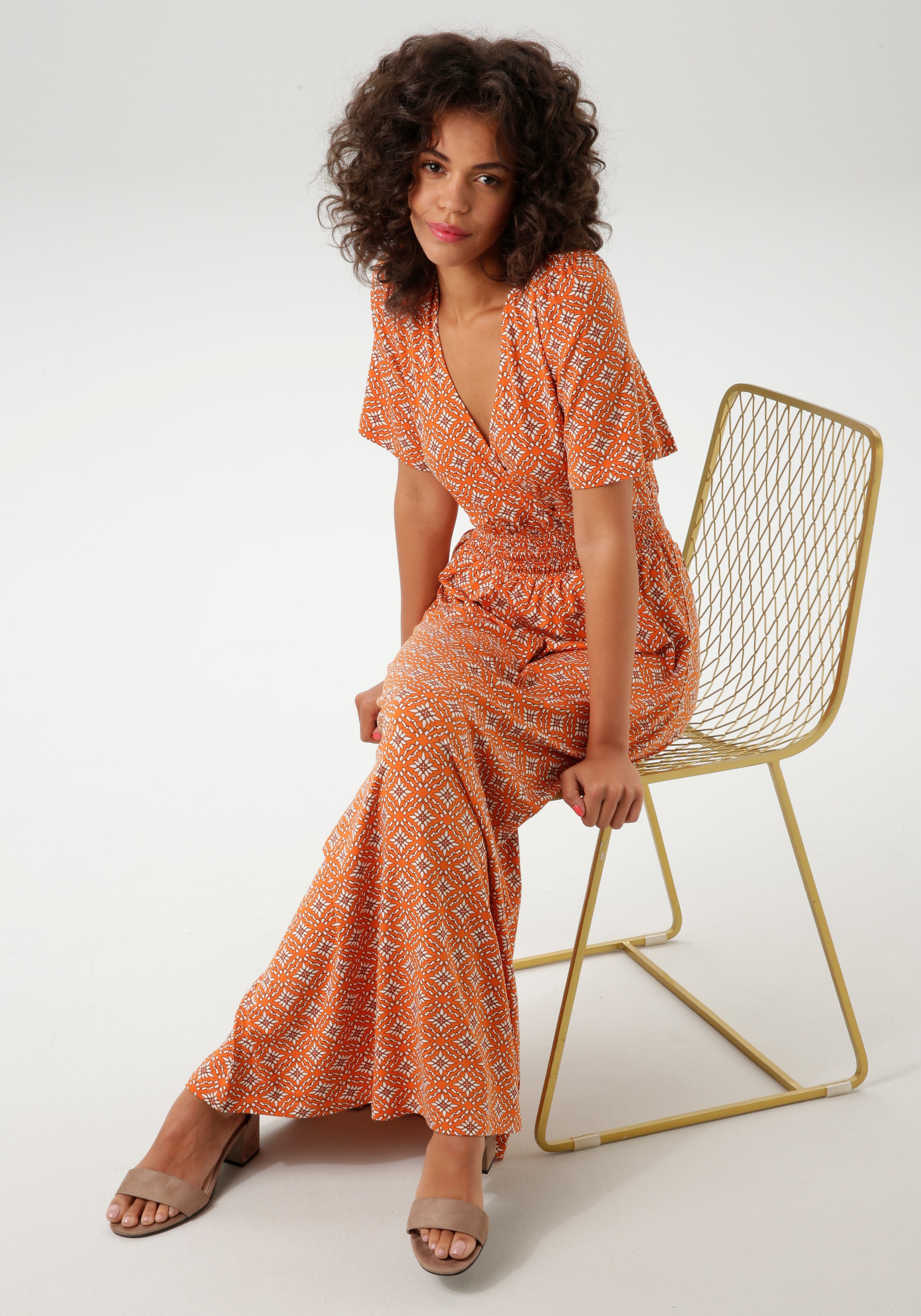 Aniston CASUAL Maxikleid, mit extravaganten, grafischen Muster