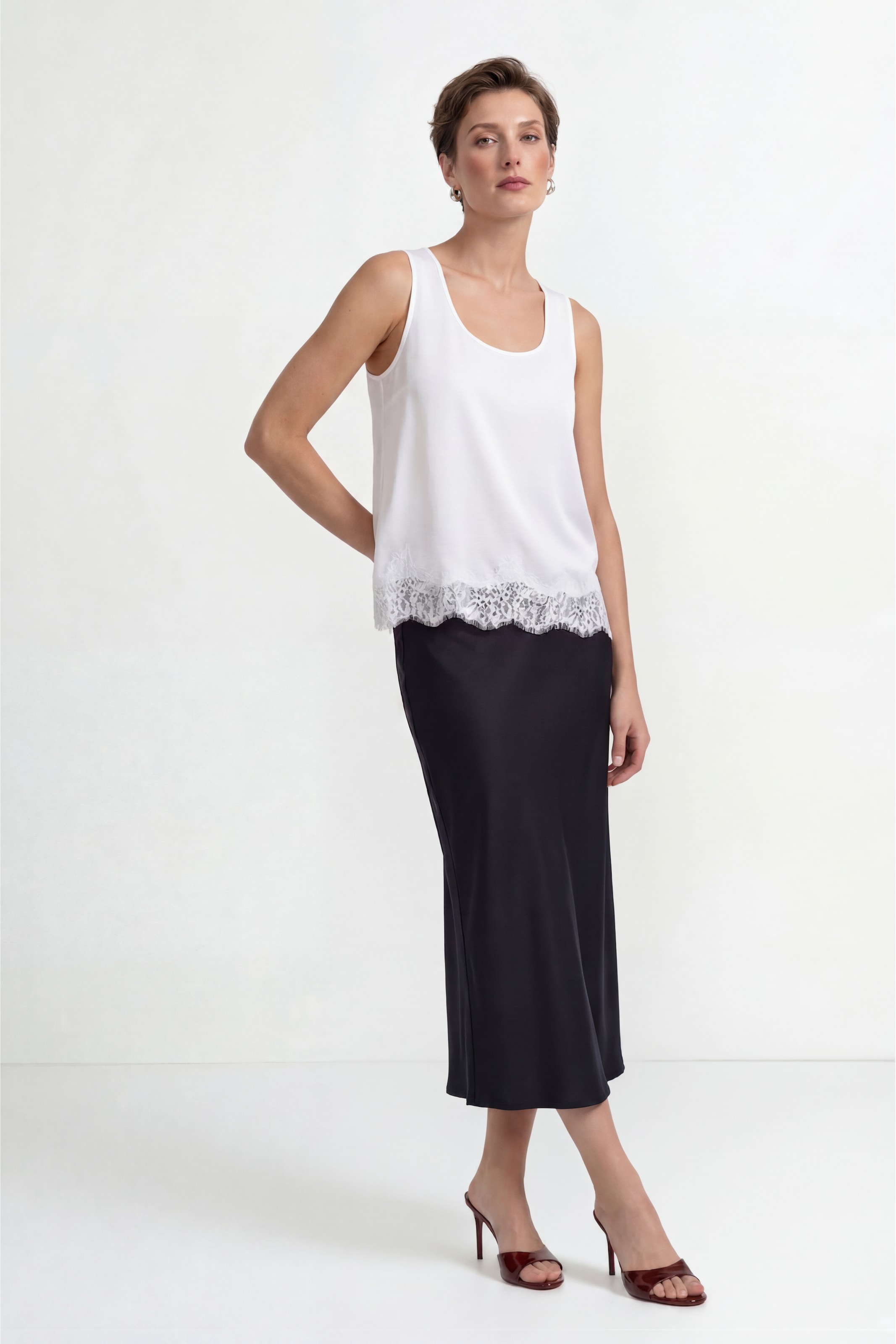 RICHROYAL Shirttop mit Spitzenbesatz am Saum, edle Satin-Optik