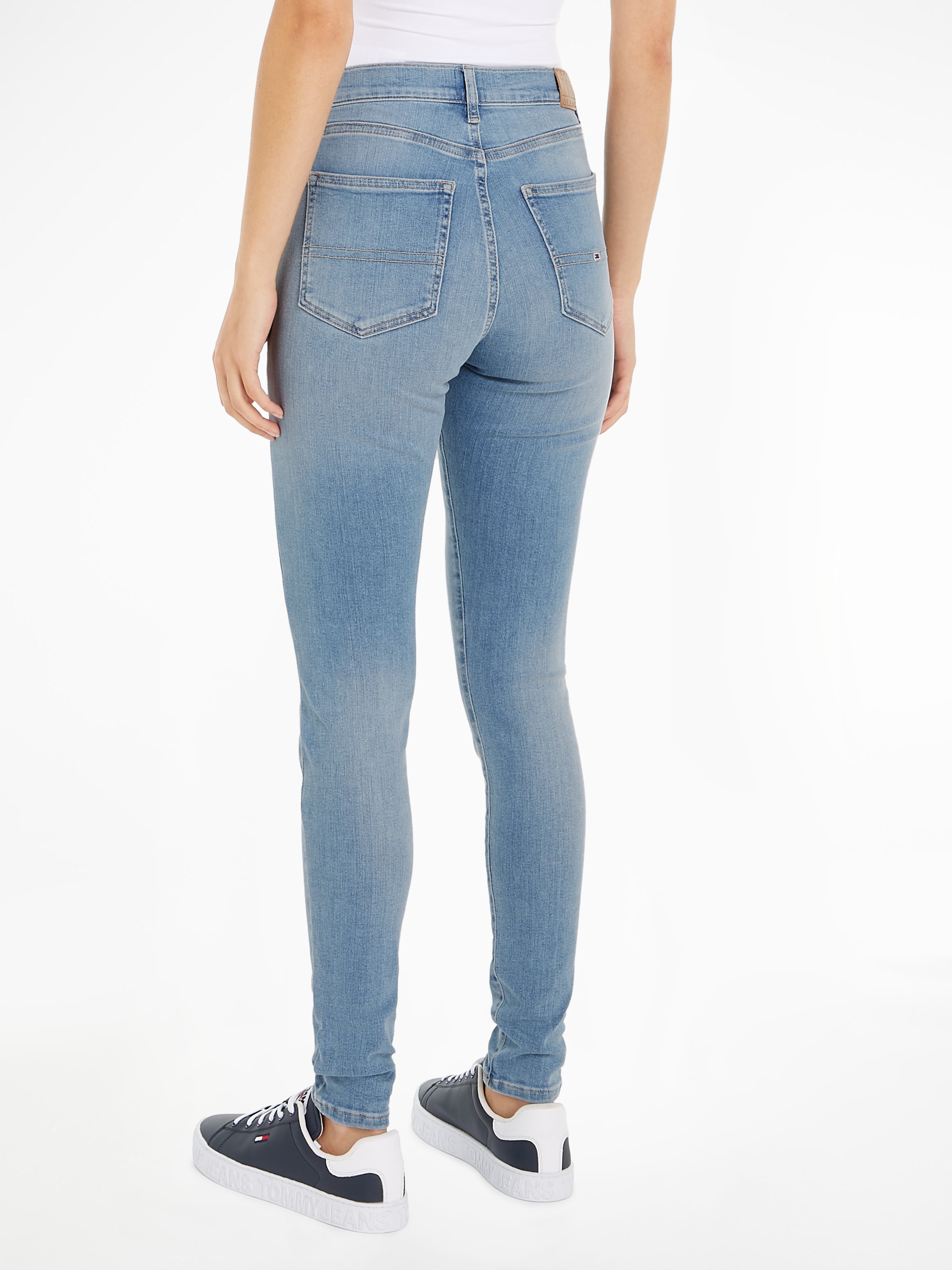 Tommy Jeans Skinny-fit-Jeans »Sylvia High Rise Skinny«, mit Logo-Badge