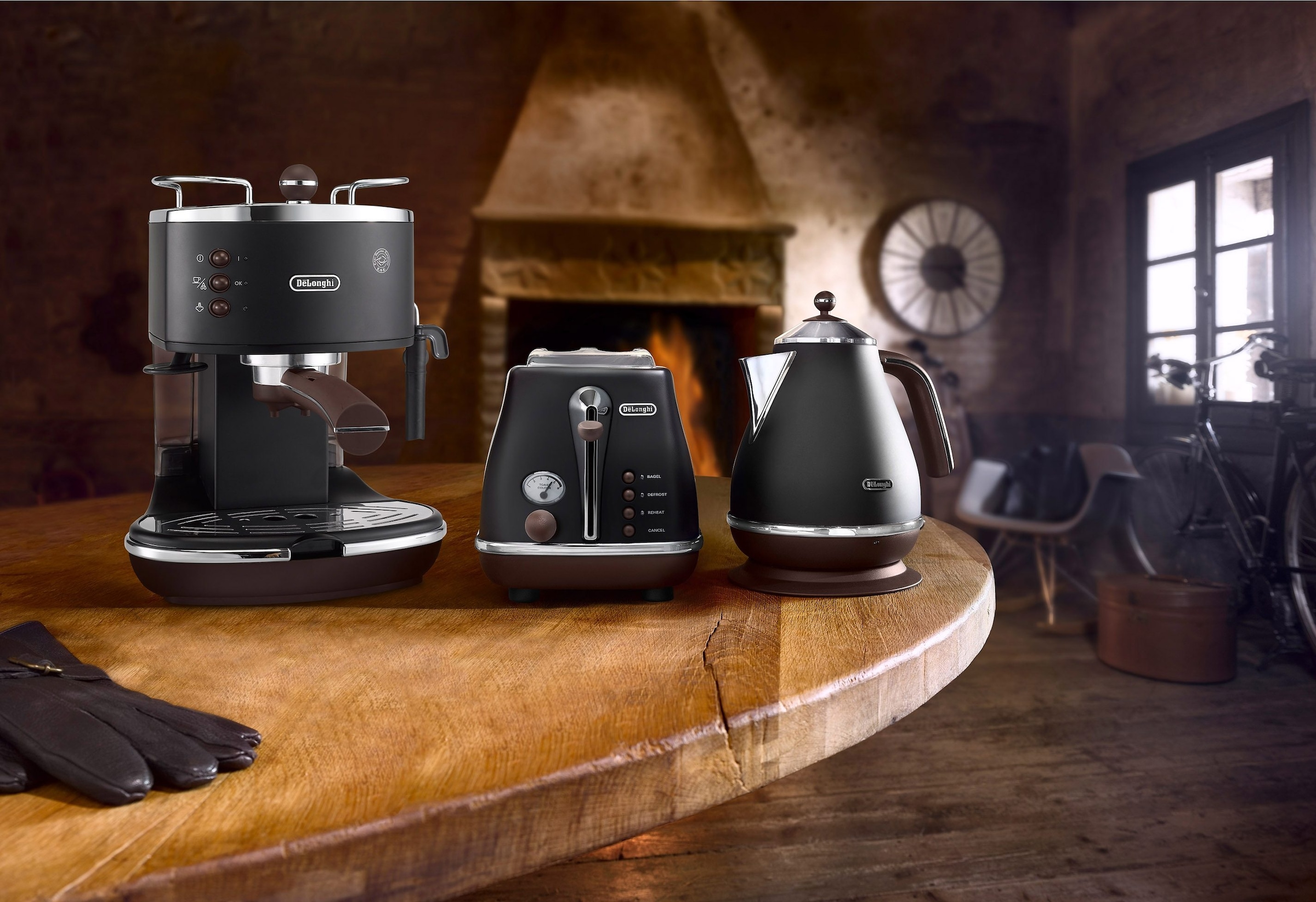 De'Longhi KBIN 2001. W - Electric Kettle