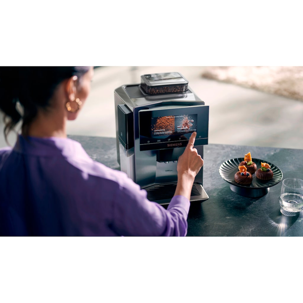 SIEMENS Kaffeevollautomat »EQ900 TQ903DZ3, auto. Reinigen und Entkalken, 6,8" TFT-Display«, Barista-Mode, App-Steuerung, Geräuschreduzierung, 3 Profile, edelstahl