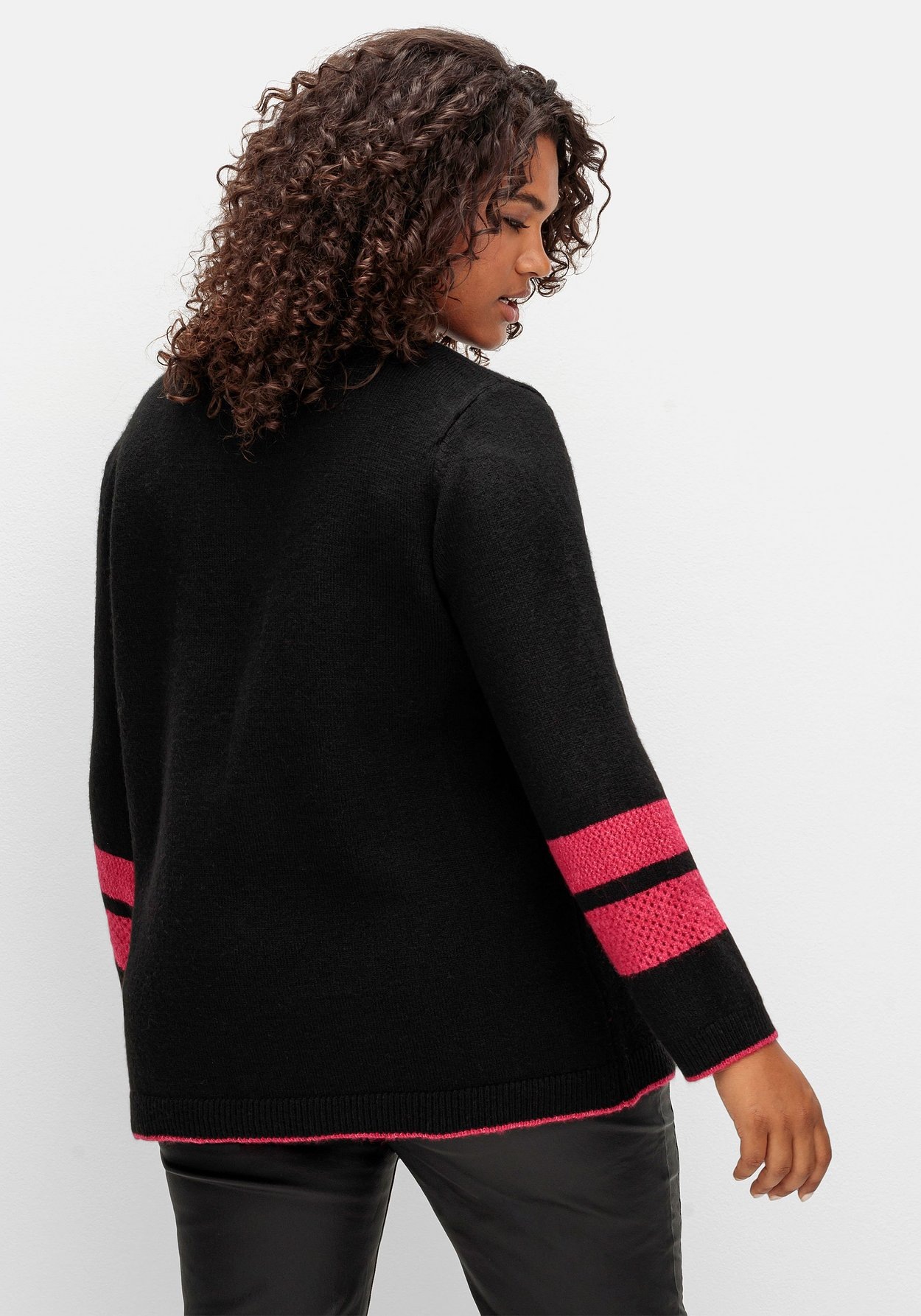 Sheego Rundhalspullover »Pullover mit Intarsienstrickmuster und Stickerei«, mit Intarsienstrickmuster und Stickerei
