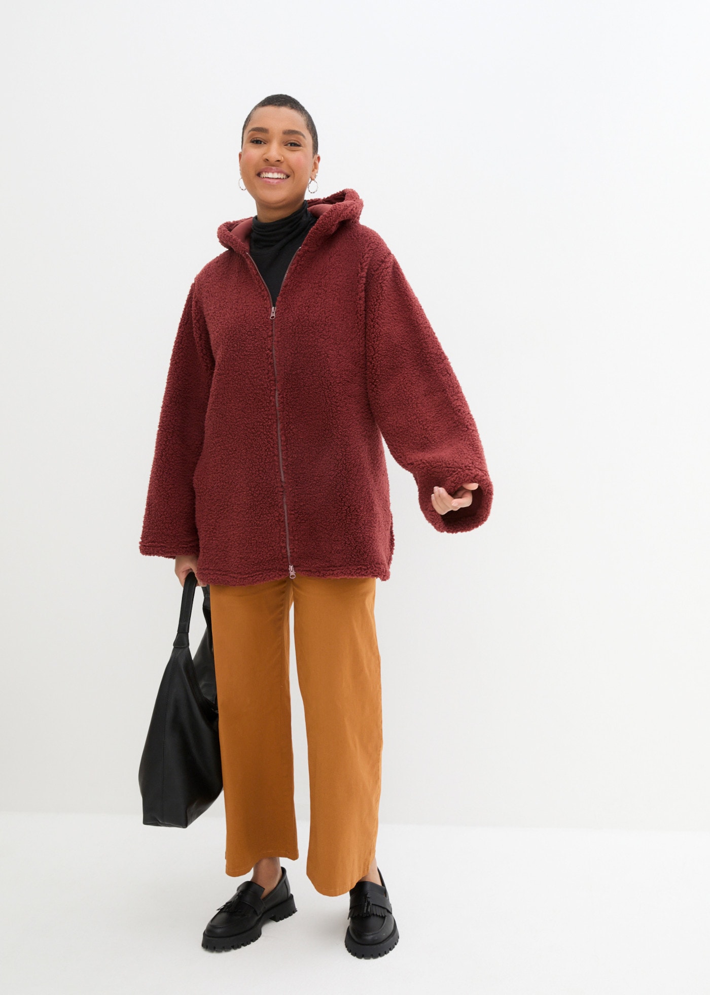bonprix Fleecejacke mit Kapuze aus kuscheligem Teddymaterial, mit Stehkragen und Kapuze, in A-Linie